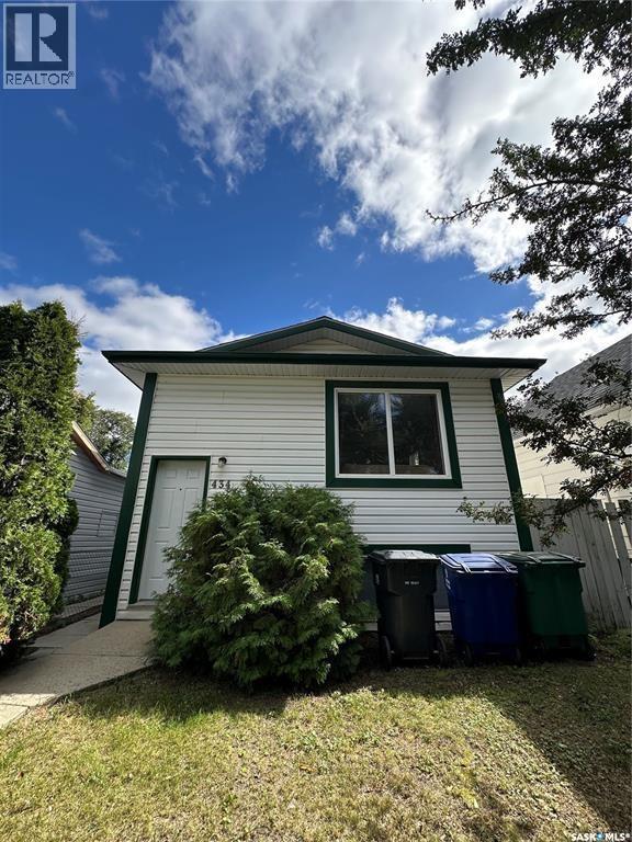 434 R Avenue S, Saskatoon, Saskatchewan  S7M 2Z5 - Photo 1 - SK019806