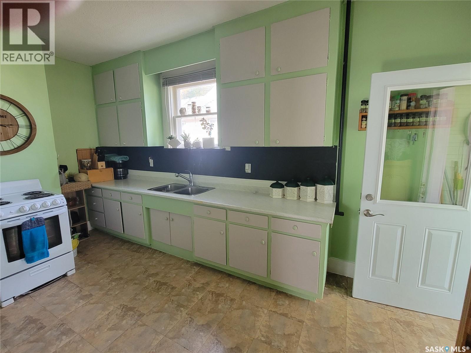 406 1st Street E, Wilkie, Saskatchewan  S0K 4W0 - Photo 6 - SK019793