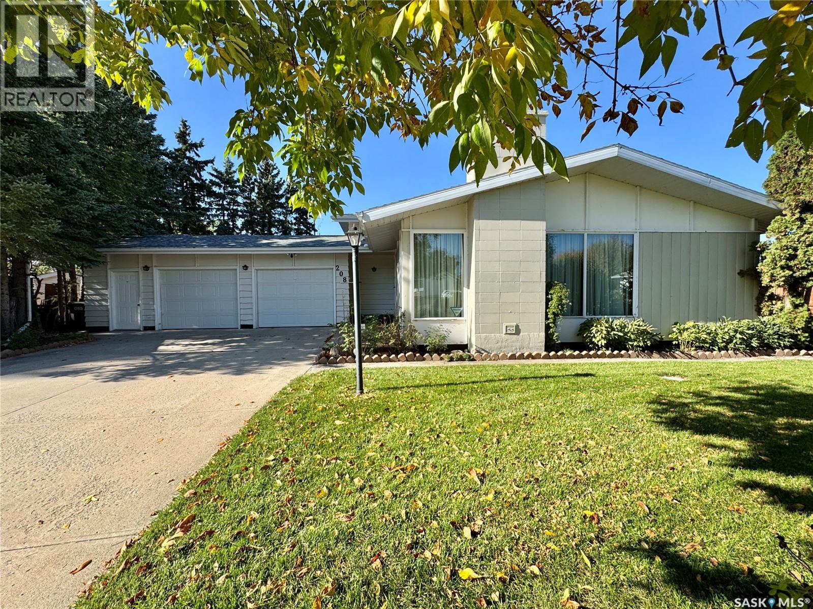 208 Hillside Bay, Langenburg, Saskatchewan  S0A 2A0 - Photo 1 - SK019788