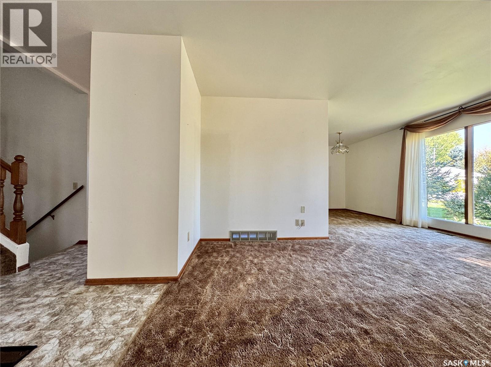 208 Hillside Bay, Langenburg, Saskatchewan  S0A 2A0 - Photo 3 - SK019788