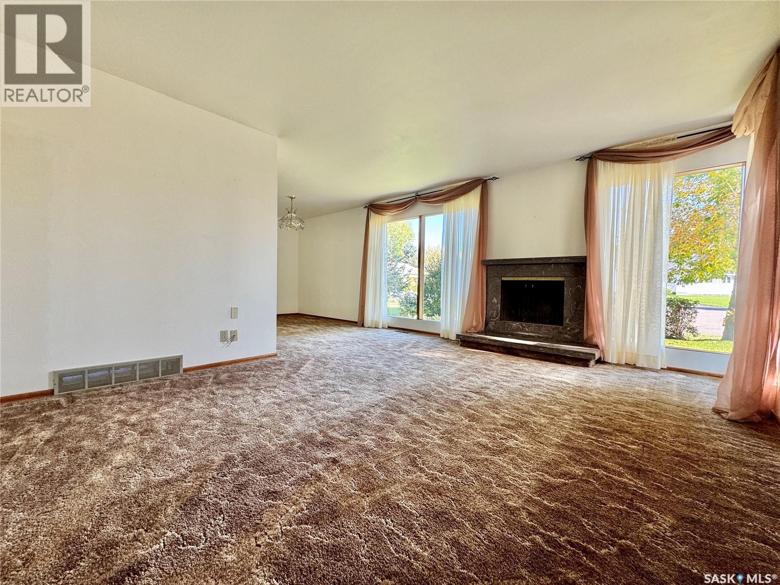 208 Hillside Bay, Langenburg, Saskatchewan  S0A 2A0 - Photo 4 - SK019788