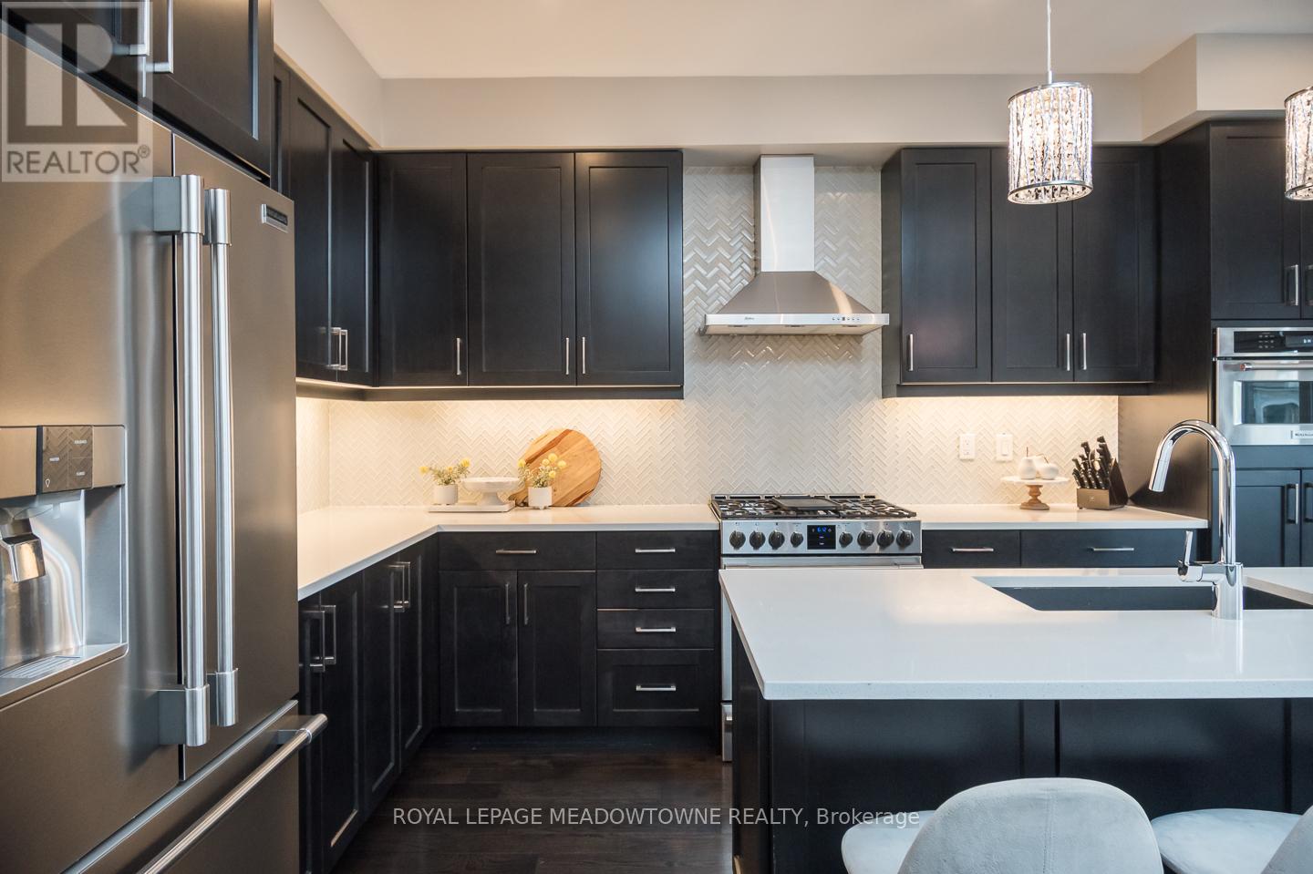 390 Ramsey Place, Milton, Ontario  L9E 1N3 - Photo 13 - W12437660