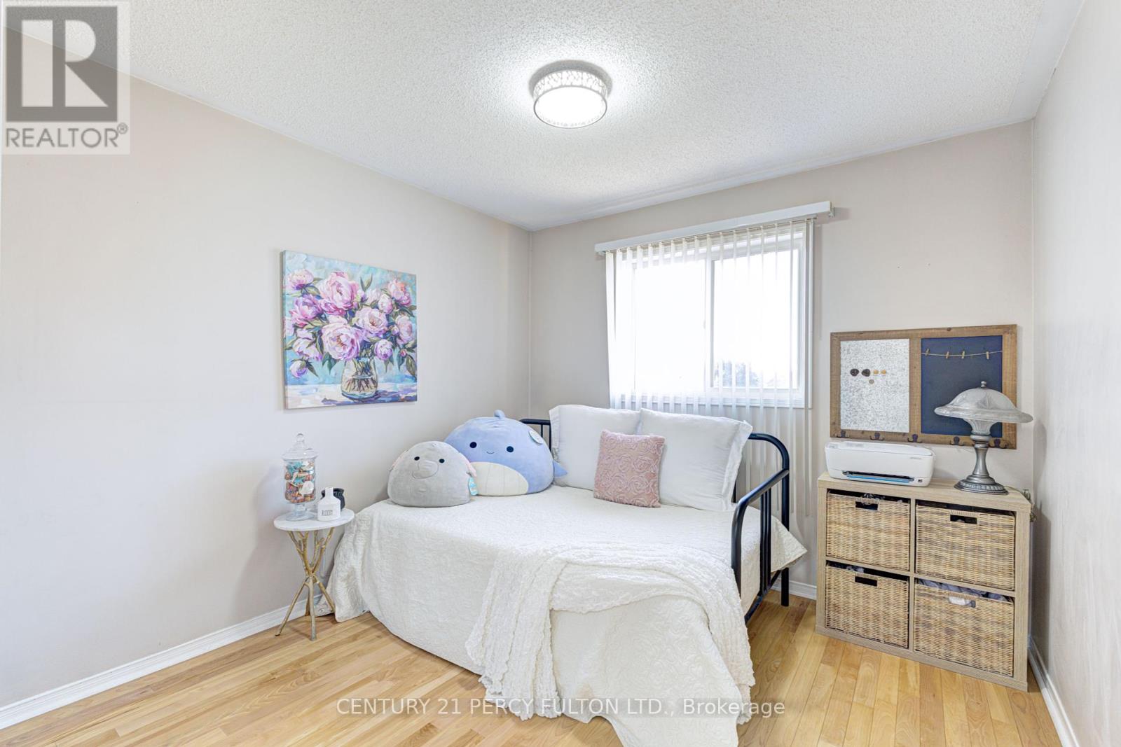 4 Dunlop Court, Brampton (Fletcher's Meadow), Ontario  L6X 4Z8 - Photo 13 - W12437664