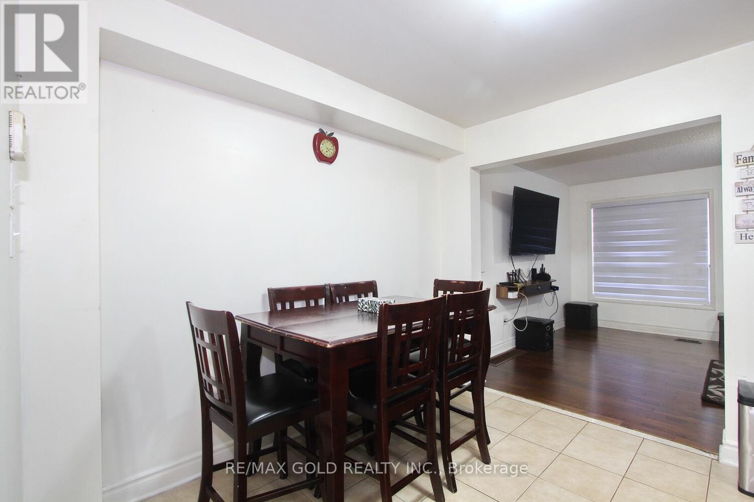 25 Wicklow Road E, Brampton, Ontario  L6X 0J6 - Photo 10 - W12437675