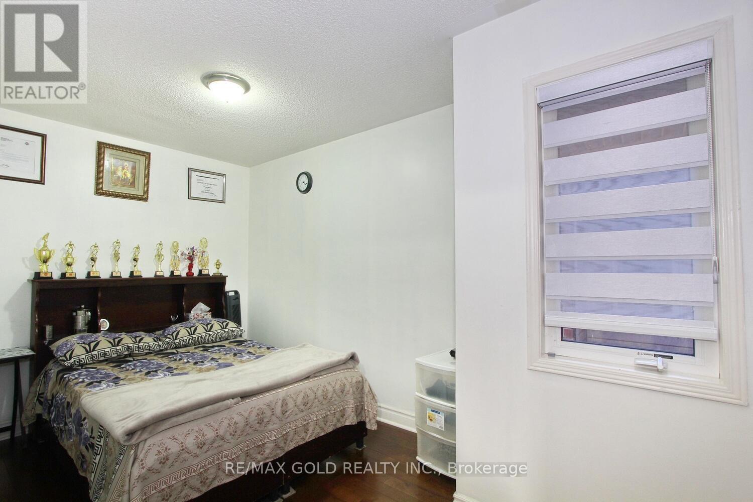 25 Wicklow Road E, Brampton, Ontario  L6X 0J6 - Photo 23 - W12437675