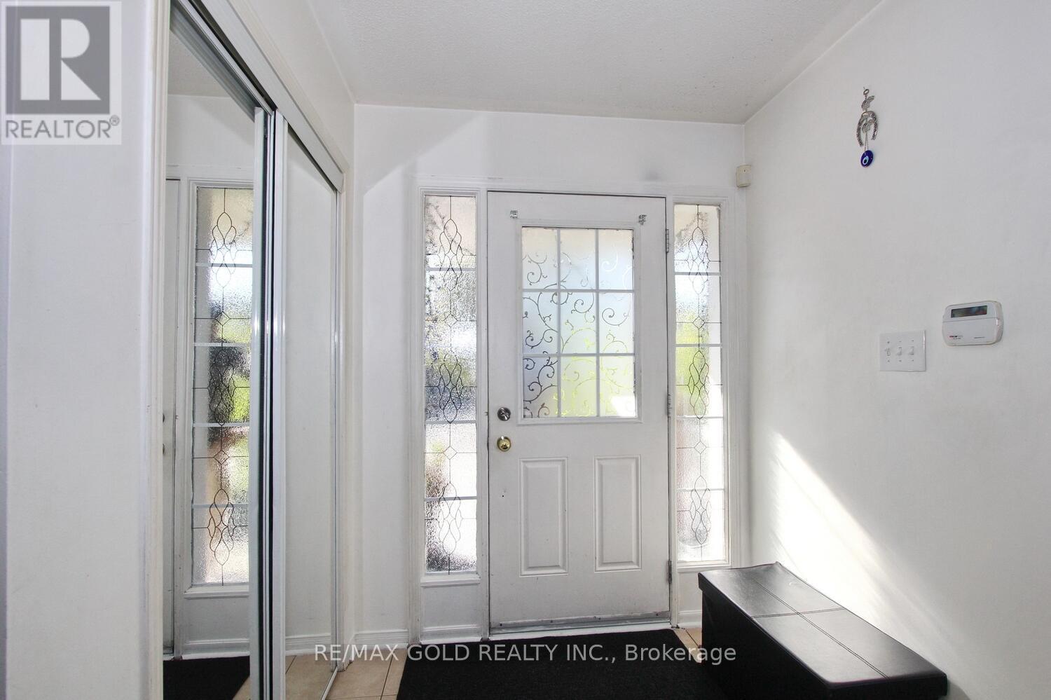25 Wicklow Road E, Brampton, Ontario  L6X 0J6 - Photo 6 - W12437675