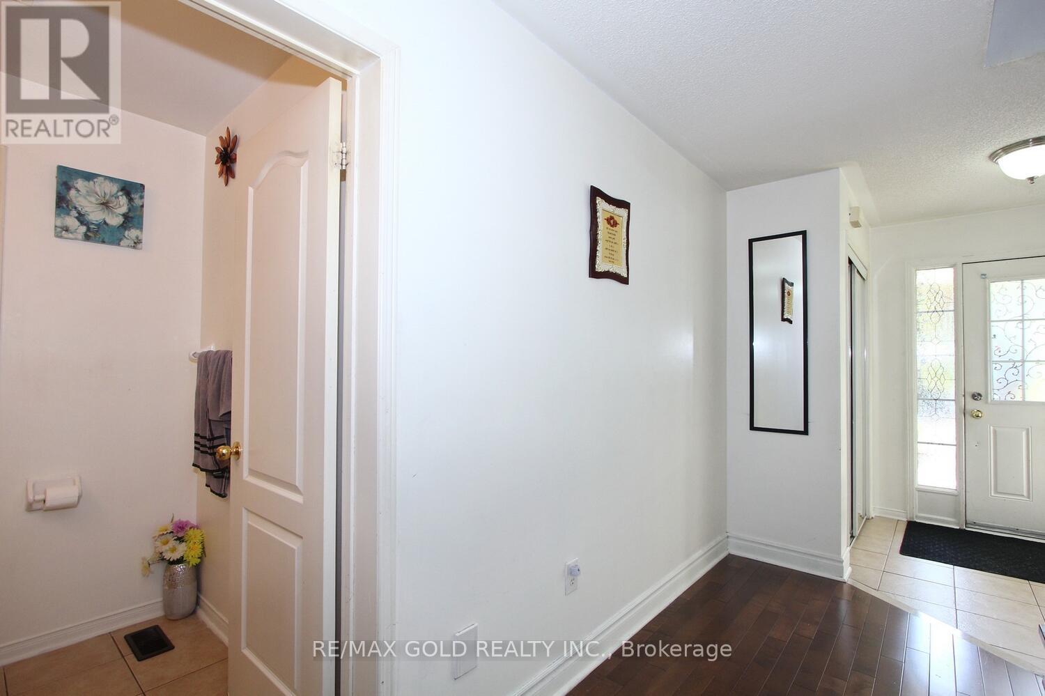 25 Wicklow Road E, Brampton, Ontario  L6X 0J6 - Photo 7 - W12437675