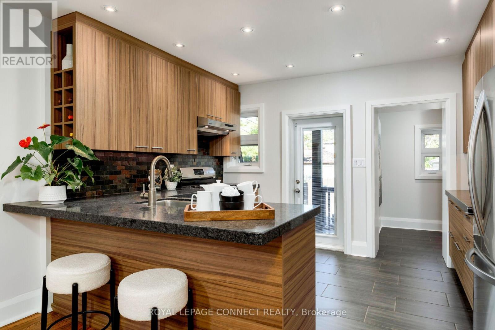 843 Windermere Avenue, Toronto, Ontario  M6S 3M5 - Photo 13 - W12437681