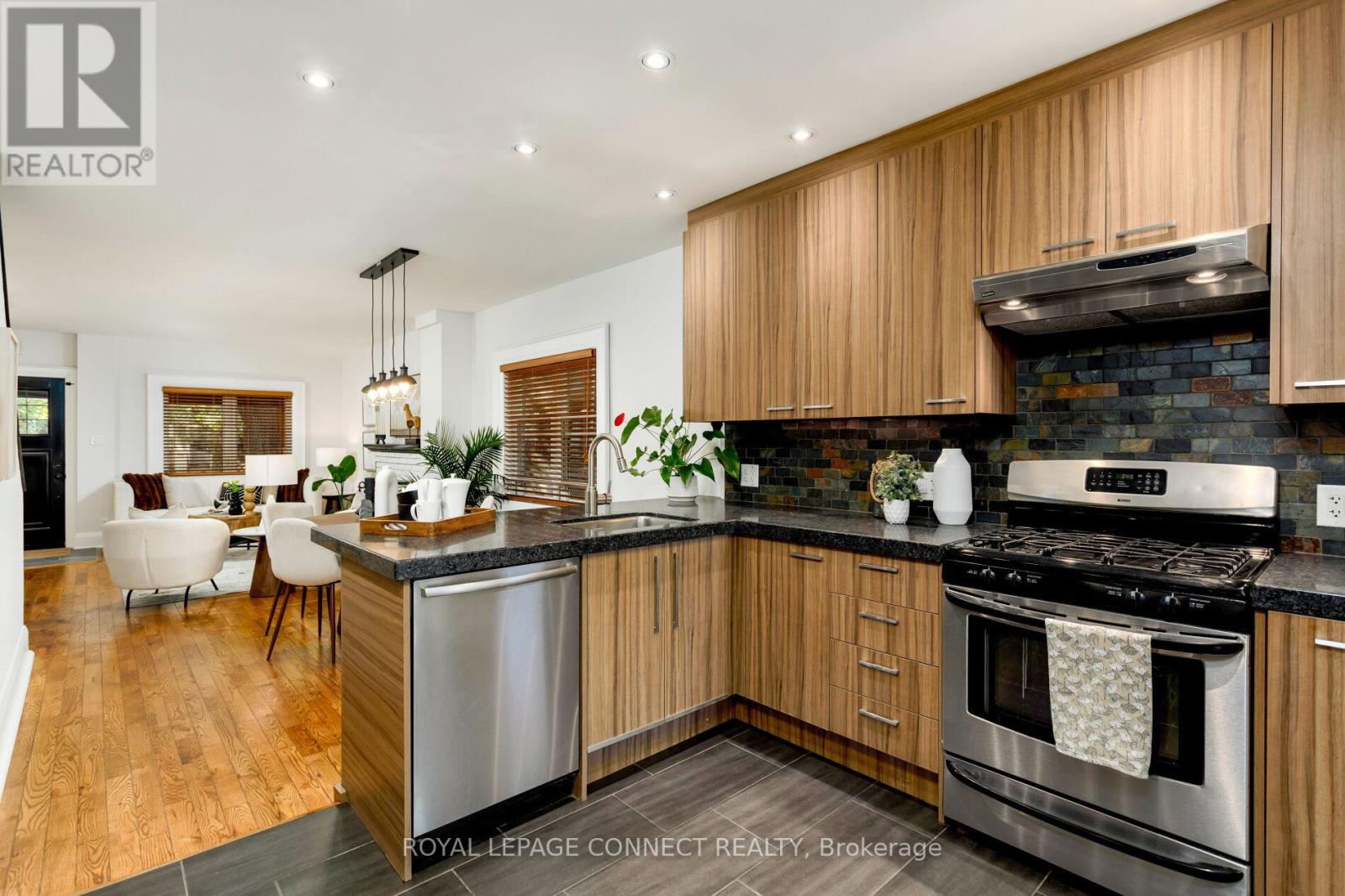 843 Windermere Avenue, Toronto, Ontario  M6S 3M5 - Photo 14 - W12437681