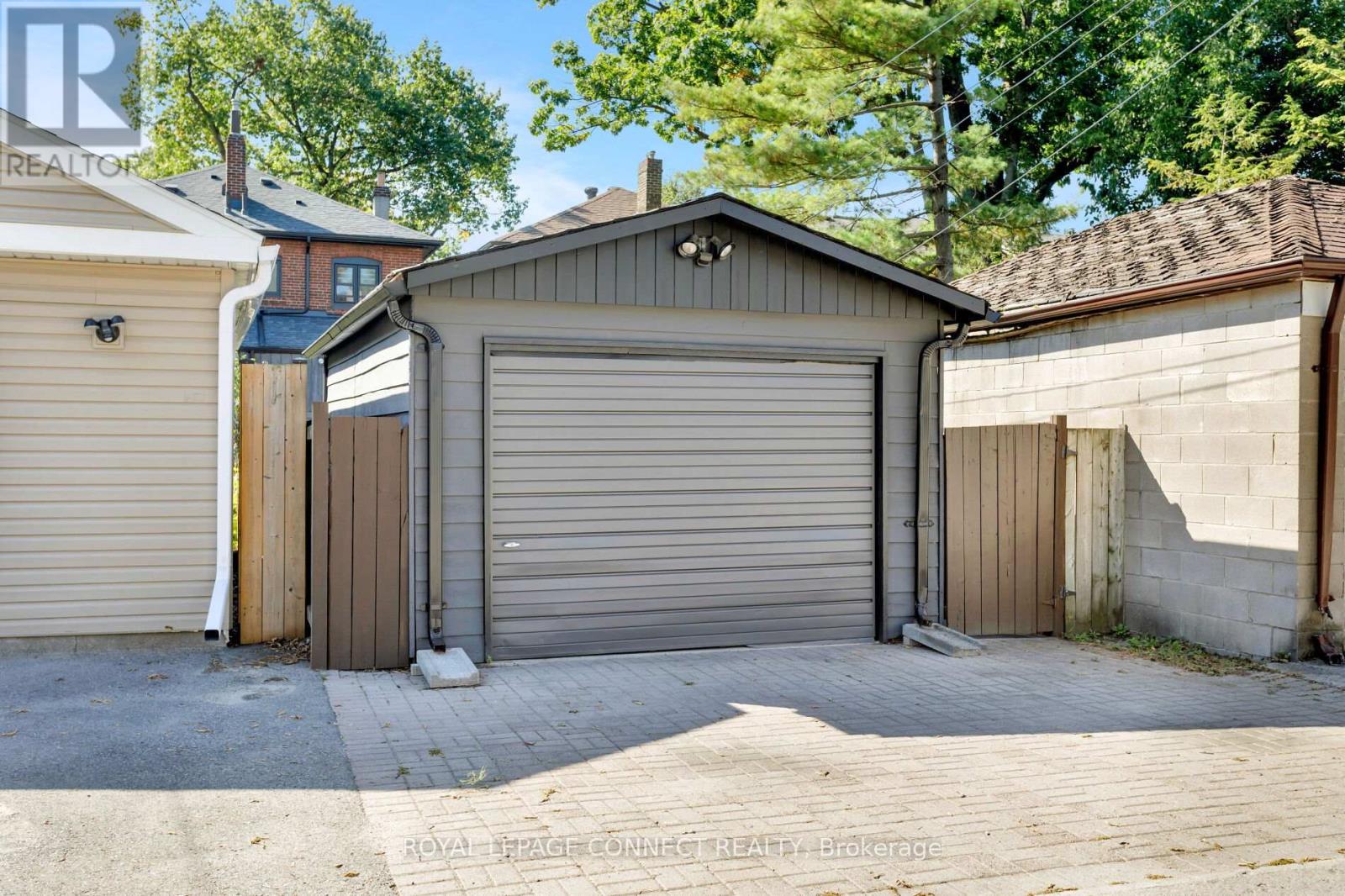 843 Windermere Avenue, Toronto, Ontario  M6S 3M5 - Photo 25 - W12437681