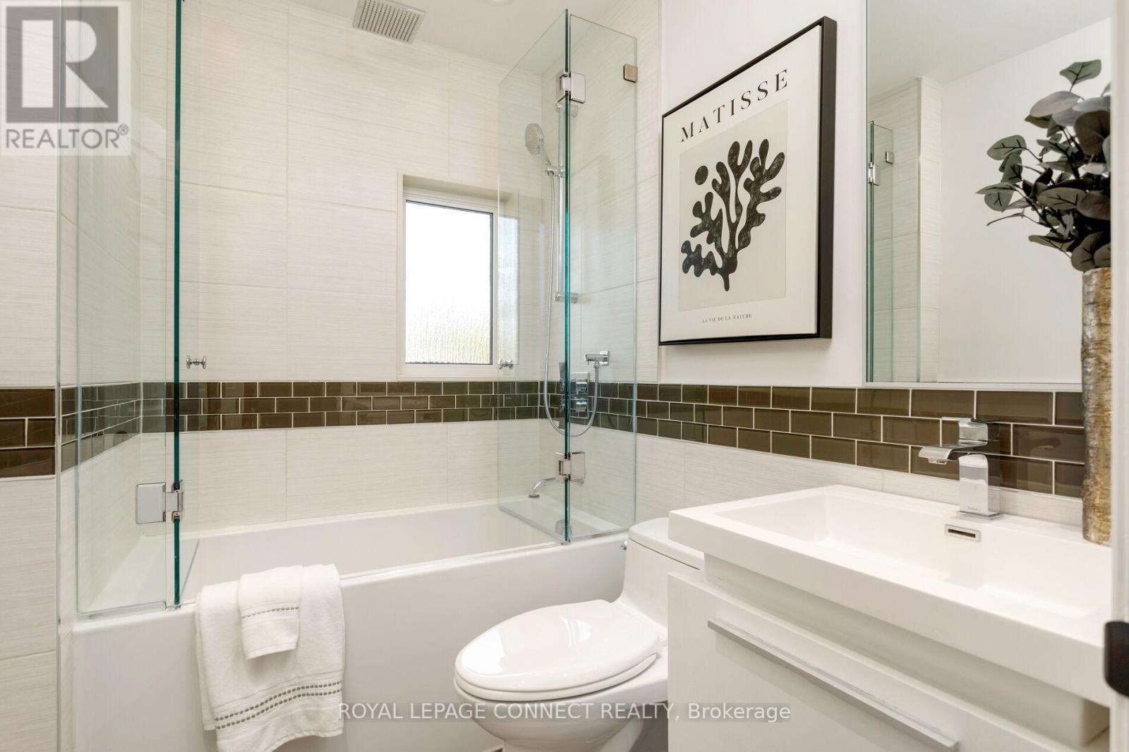 843 Windermere Avenue, Toronto, Ontario  M6S 3M5 - Photo 35 - W12437681