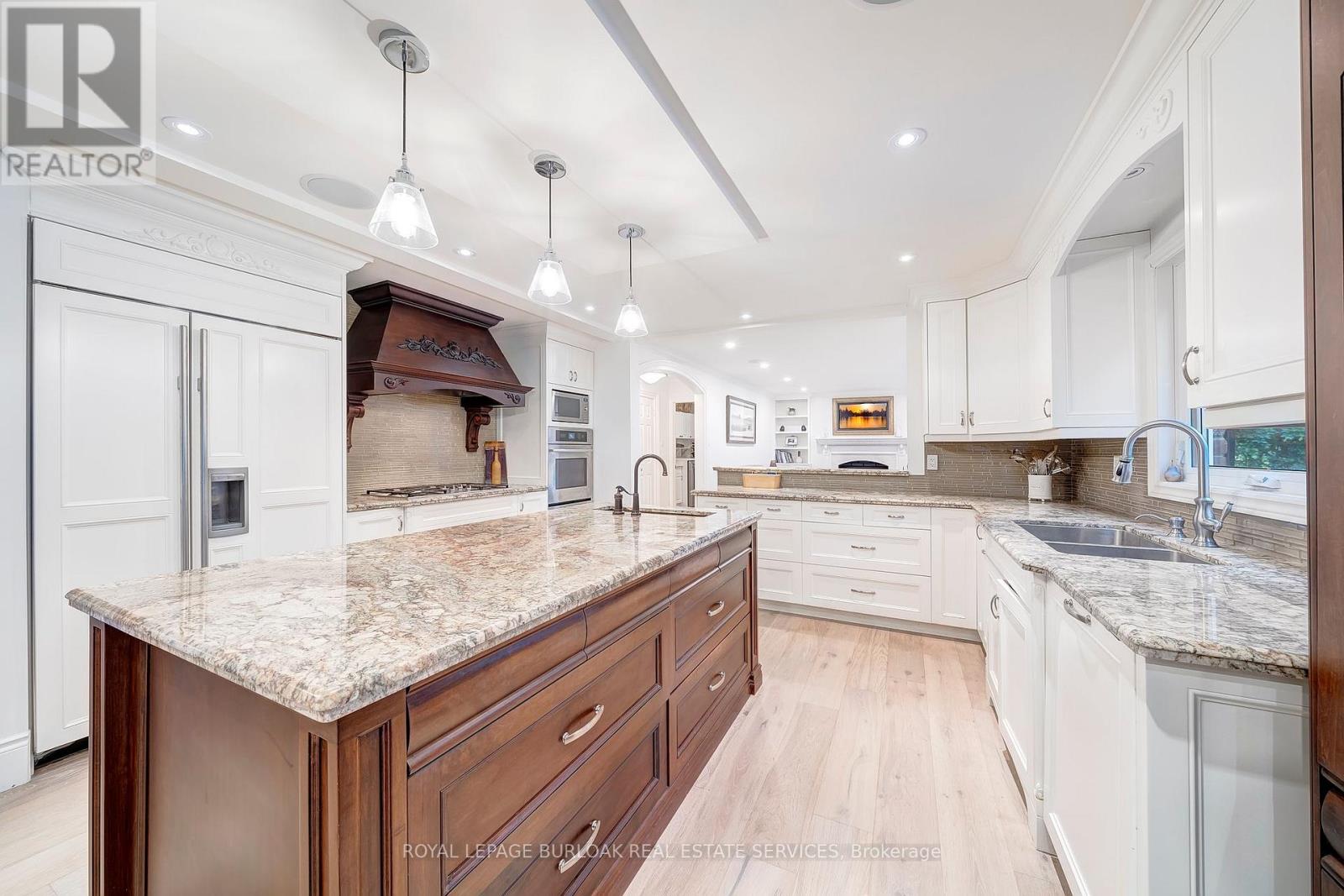 2305 Cheverie Street, Oakville, Ontario  L6J 6C5 - Photo 11 - W12437687