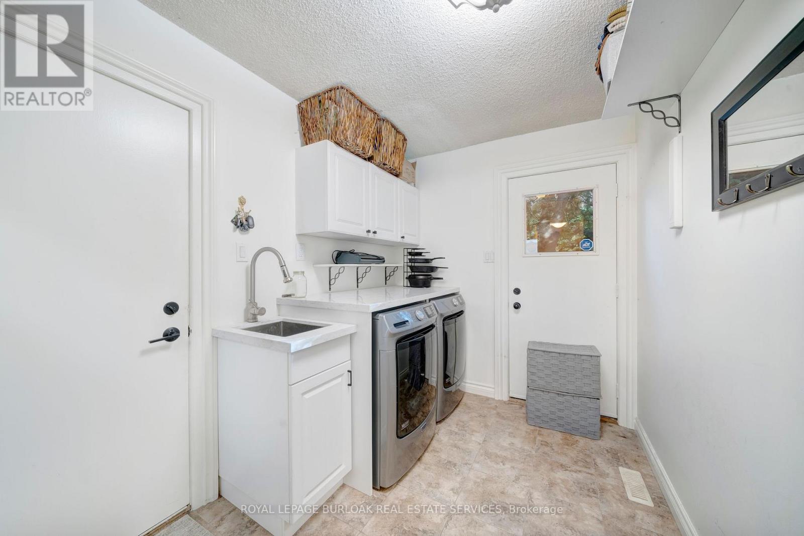 2305 Cheverie Street, Oakville, Ontario  L6J 6C5 - Photo 19 - W12437687