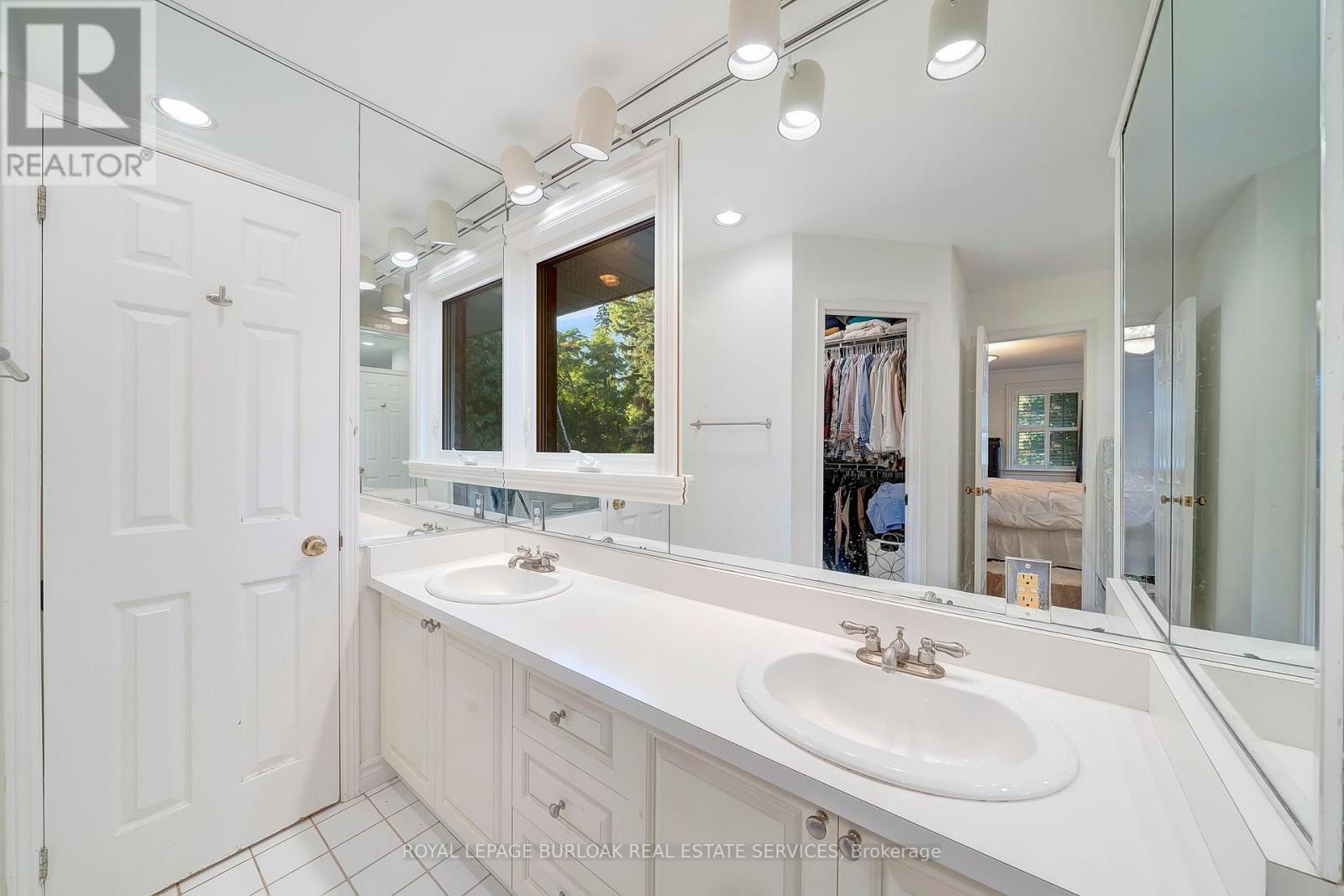 2305 Cheverie Street, Oakville, Ontario  L6J 6C5 - Photo 25 - W12437687