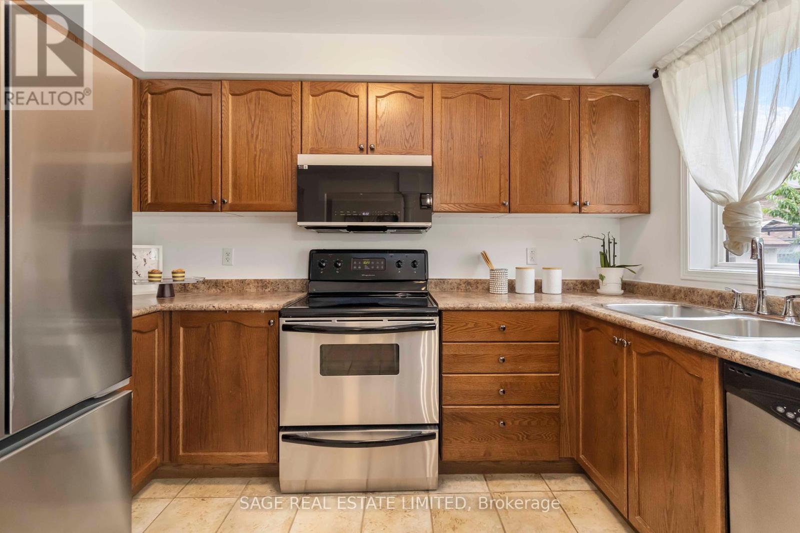 4159 Castlebury Street, Mississauga, Ontario  L5V 3C4 - Photo 15 - W12437706