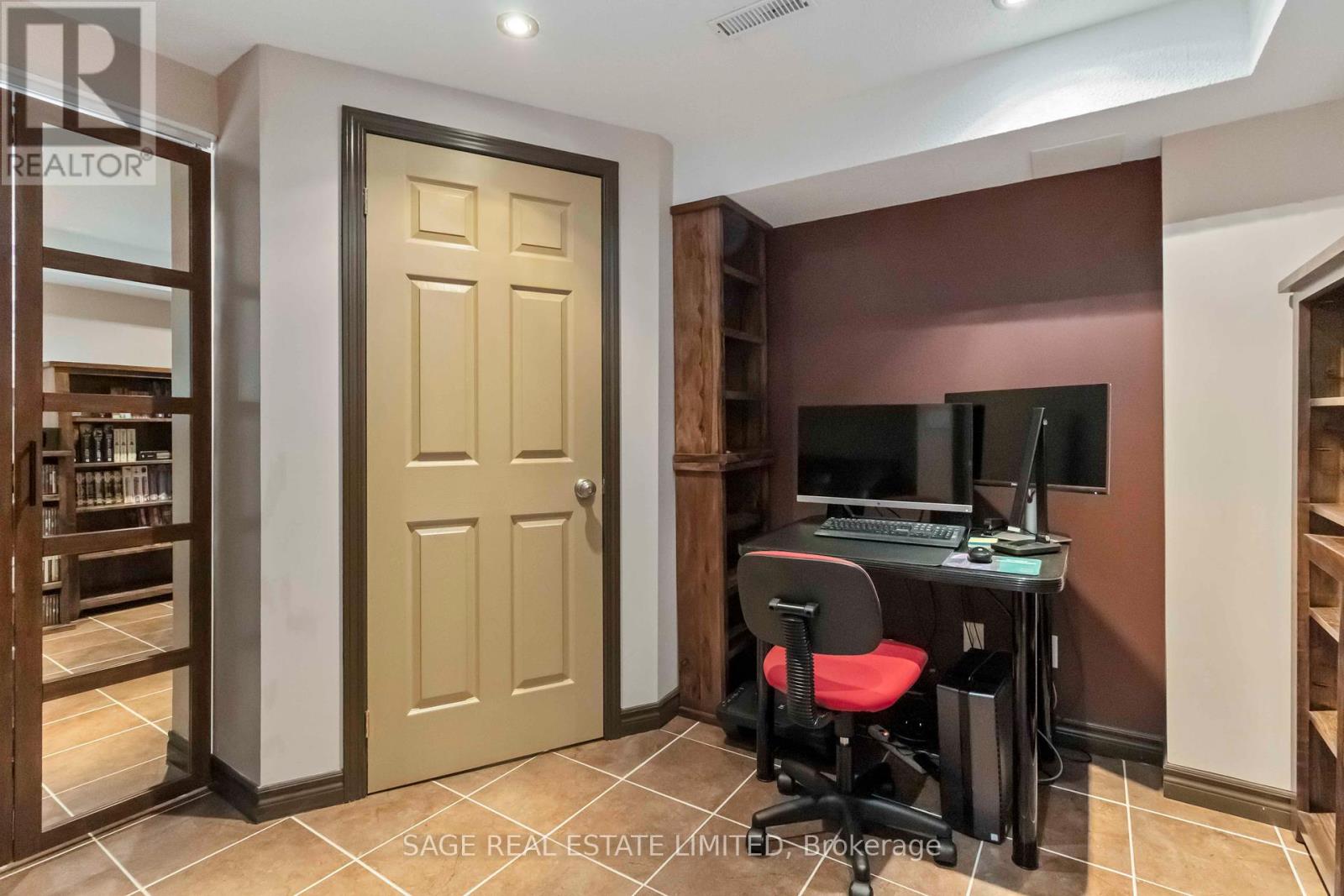 4159 Castlebury Street, Mississauga, Ontario  L5V 3C4 - Photo 35 - W12437706