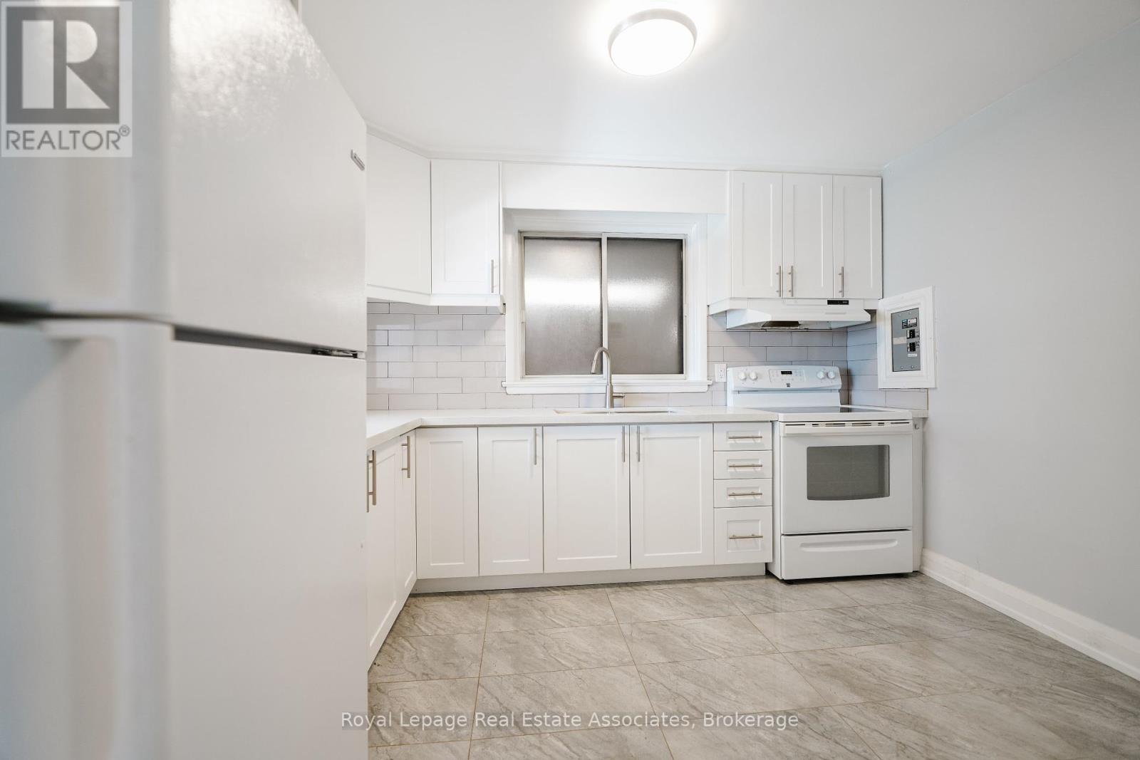 Upper - 11 Mississauga Road N, Mississauga, Ontario  L5H 2H5 - Photo 10 - W12437707