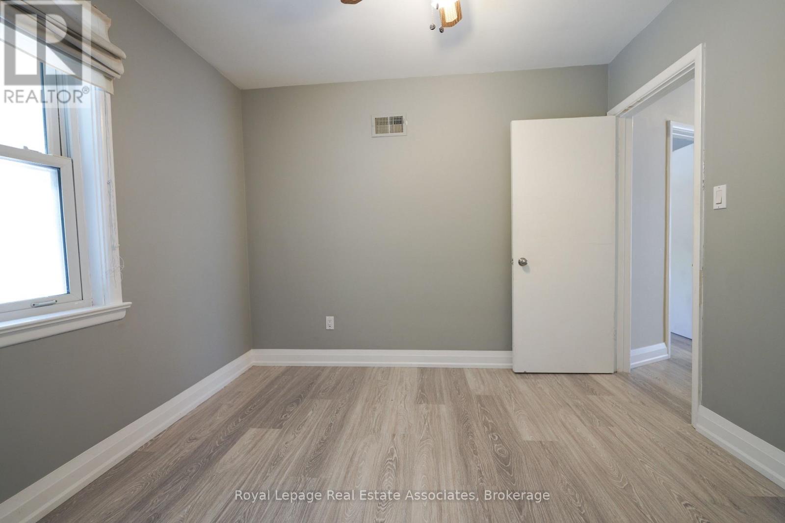 Upper - 11 Mississauga Road N, Mississauga, Ontario  L5H 2H5 - Photo 15 - W12437707