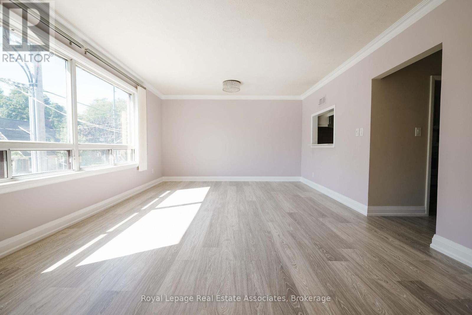 Upper - 11 Mississauga Road N, Mississauga, Ontario  L5H 2H5 - Photo 2 - W12437707
