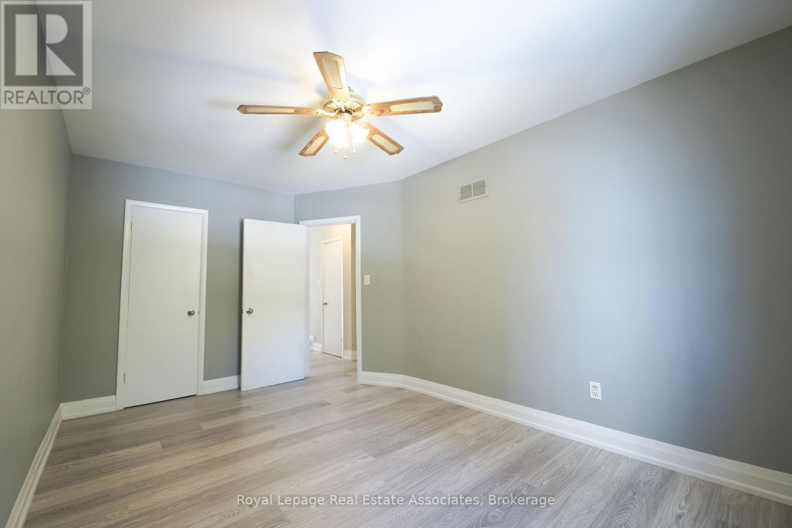 Upper - 11 Mississauga Road N, Mississauga, Ontario  L5H 2H5 - Photo 21 - W12437707