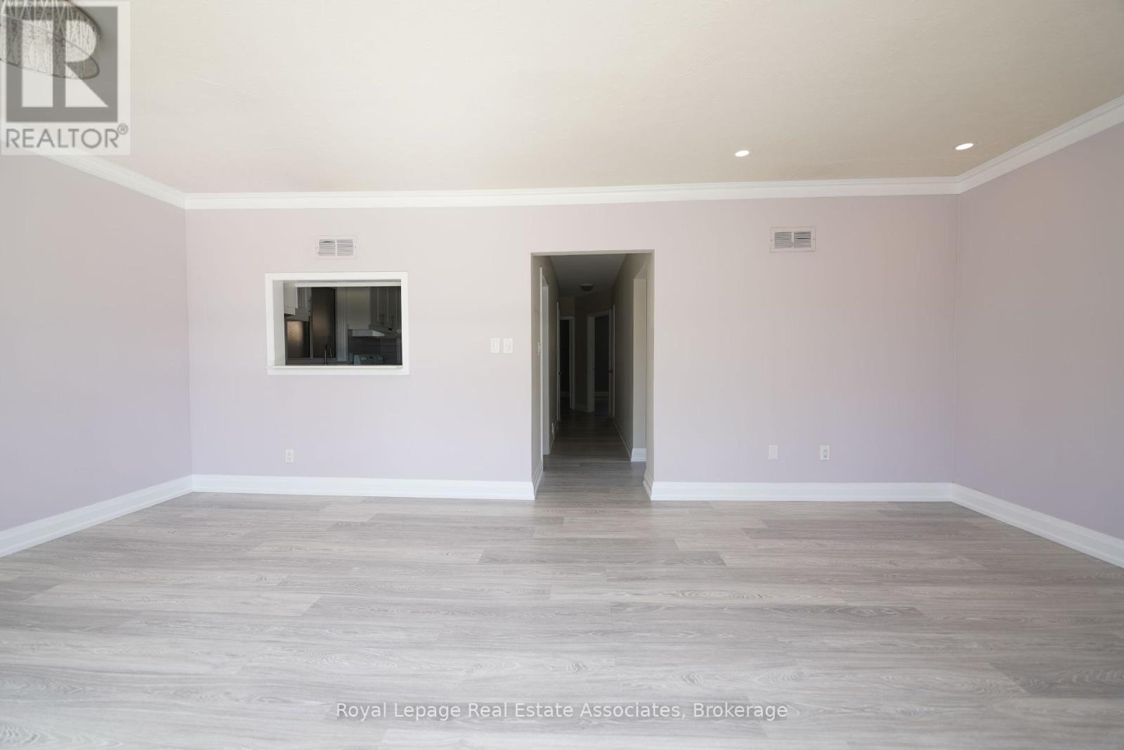 Upper - 11 Mississauga Road N, Mississauga, Ontario  L5H 2H5 - Photo 4 - W12437707