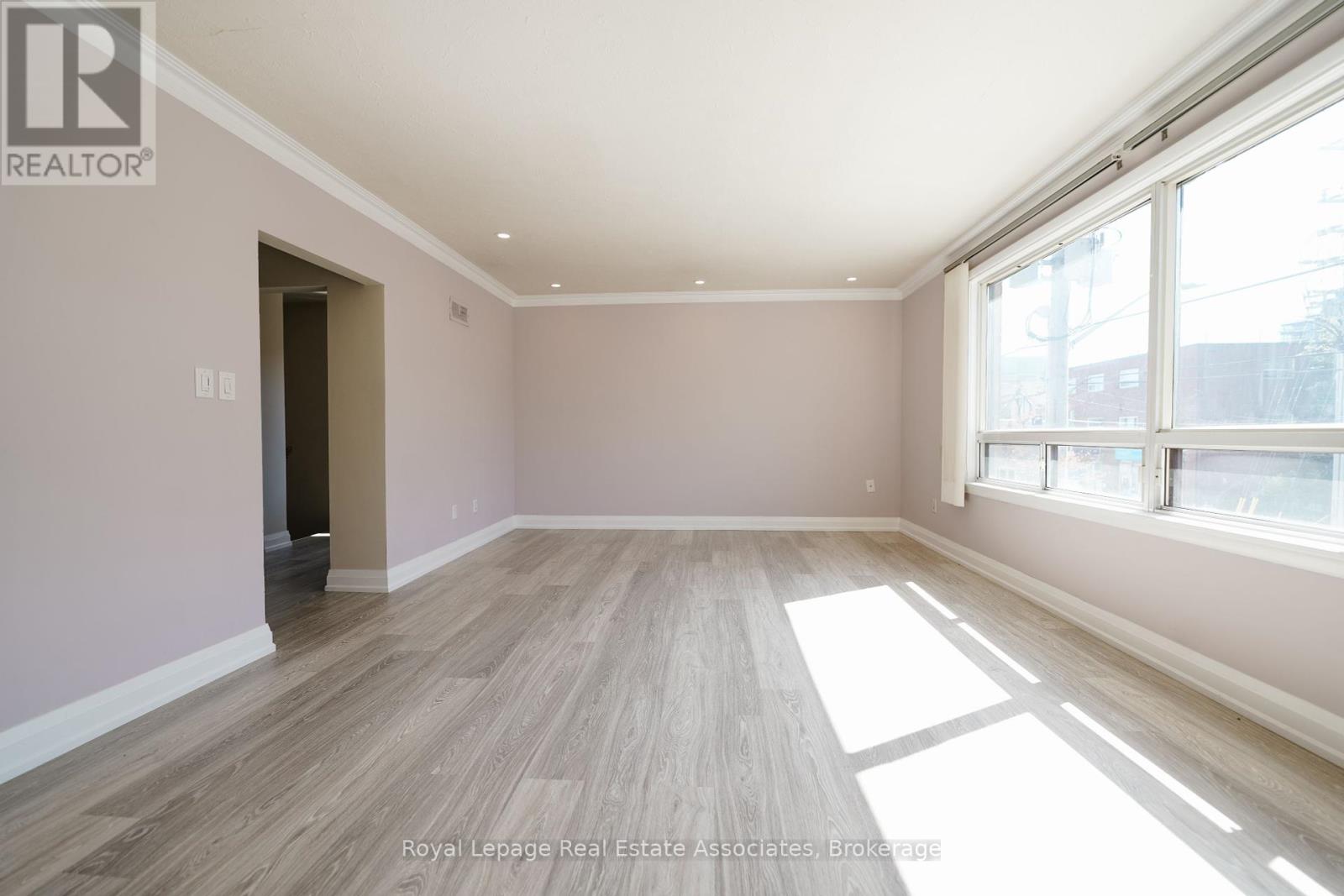 Upper - 11 Mississauga Road N, Mississauga, Ontario  L5H 2H5 - Photo 6 - W12437707