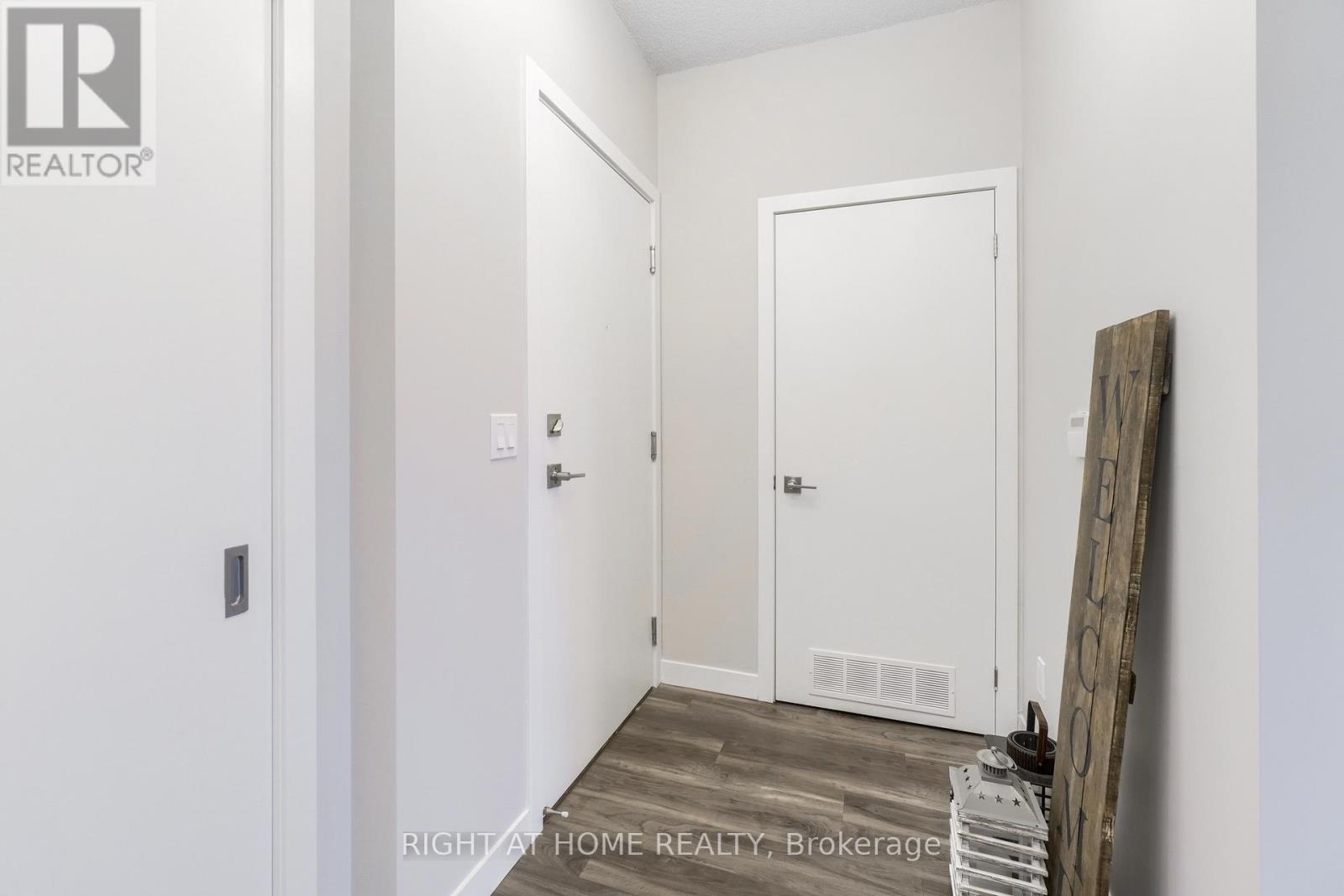 713 - 2081 Fairview Street, Burlington, Ontario  L7R 0E5 - Photo 3 - W12437739