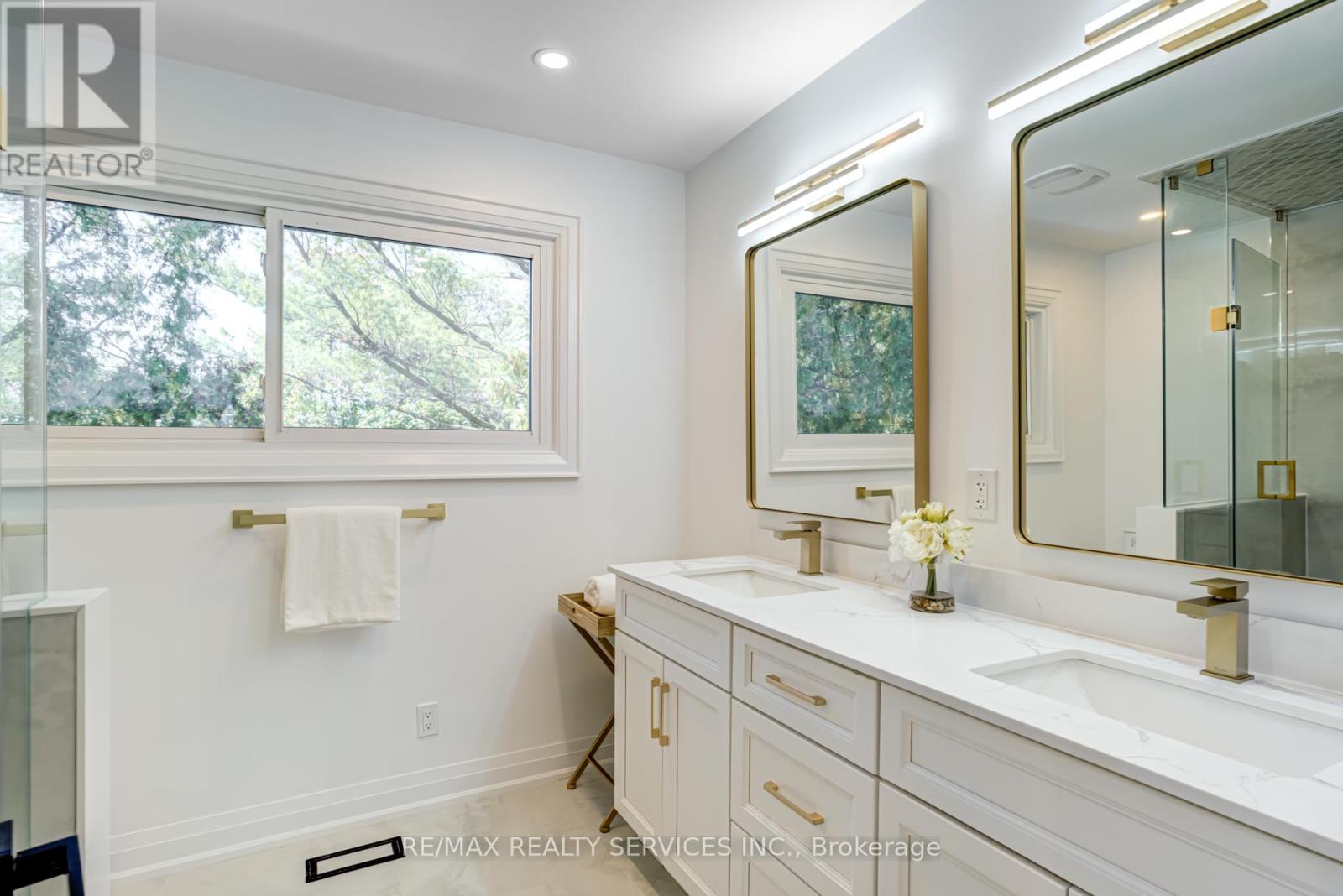5133 Cherryhill Crescent, Burlington, Ontario  L7L 4B8 - Photo 24 - W12437753