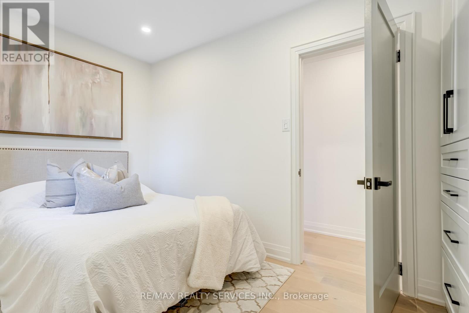 5133 Cherryhill Crescent, Burlington, Ontario  L7L 4B8 - Photo 28 - W12437753