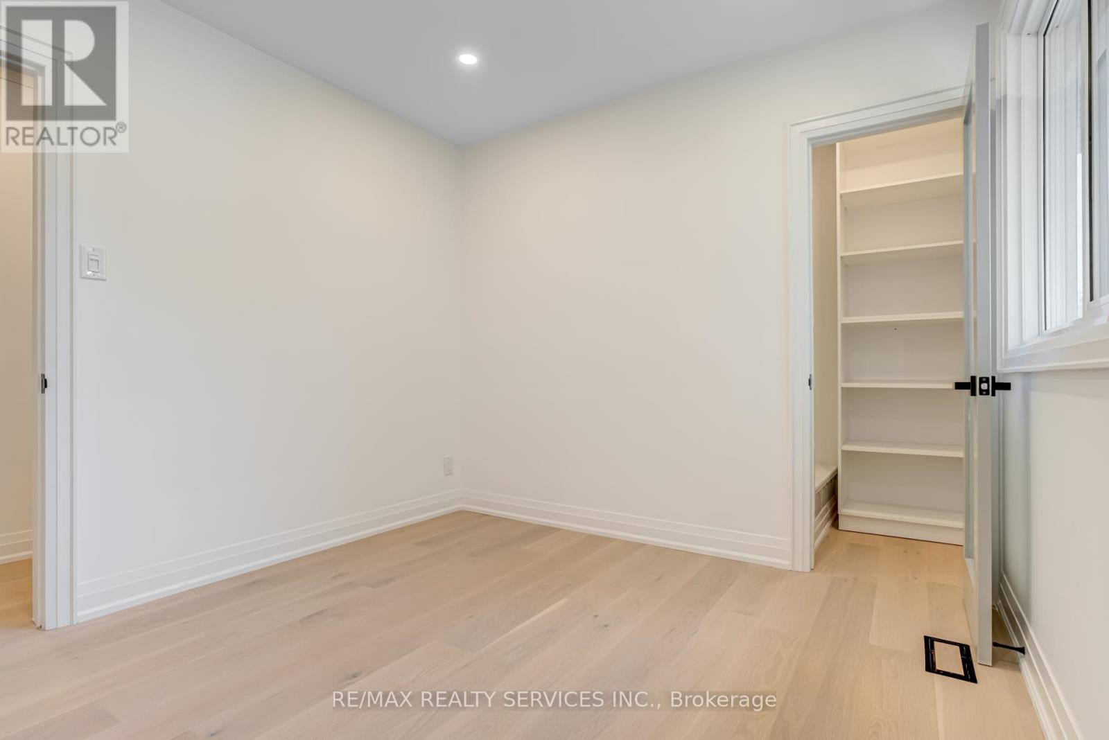 5133 Cherryhill Crescent, Burlington, Ontario  L7L 4B8 - Photo 29 - W12437753