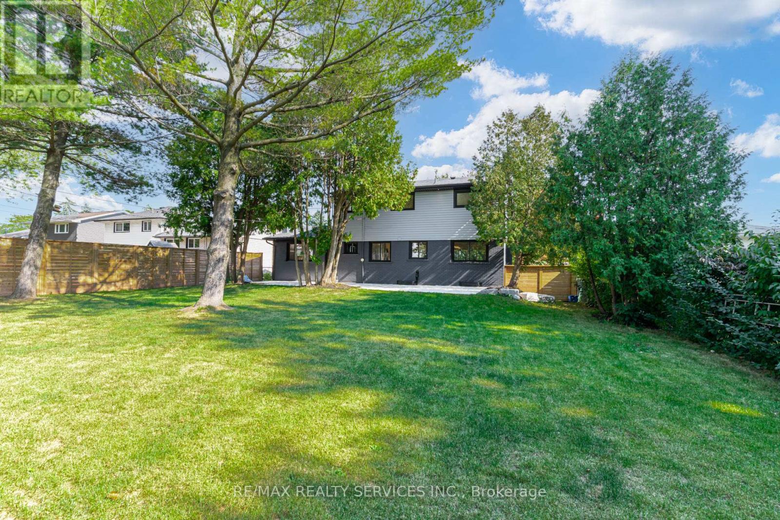 5133 Cherryhill Crescent, Burlington, Ontario  L7L 4B8 - Photo 38 - W12437753