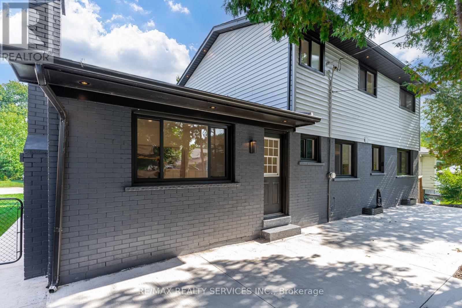 5133 Cherryhill Crescent, Burlington, Ontario  L7L 4B8 - Photo 39 - W12437753