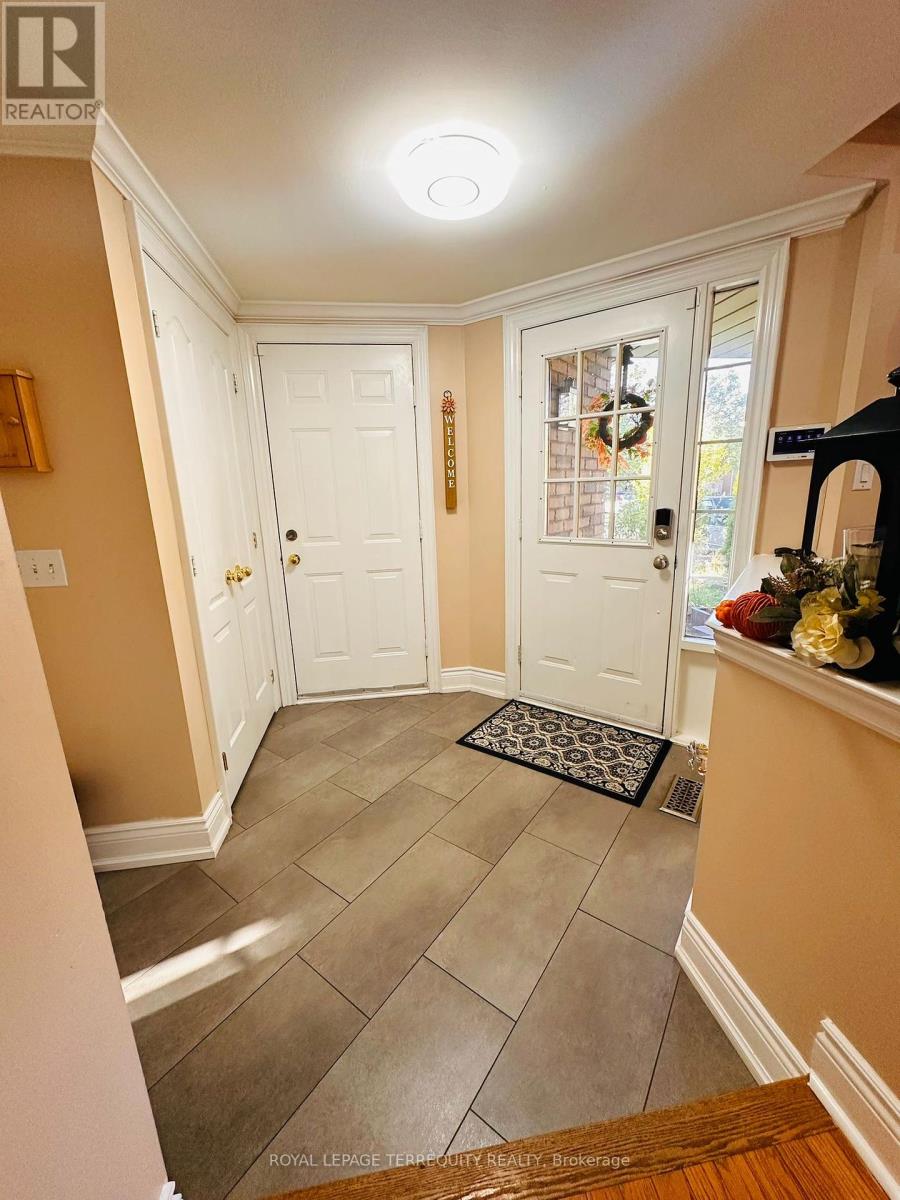 3836 Ridgepoint Way, Mississauga, Ontario  L5N 7T7 - Photo 10 - W12437761
