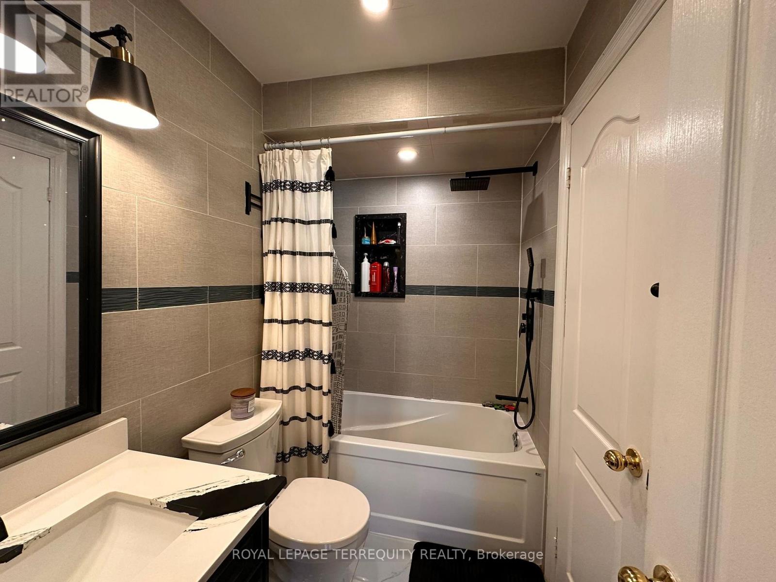 3836 Ridgepoint Way, Mississauga, Ontario  L5N 7T7 - Photo 12 - W12437761