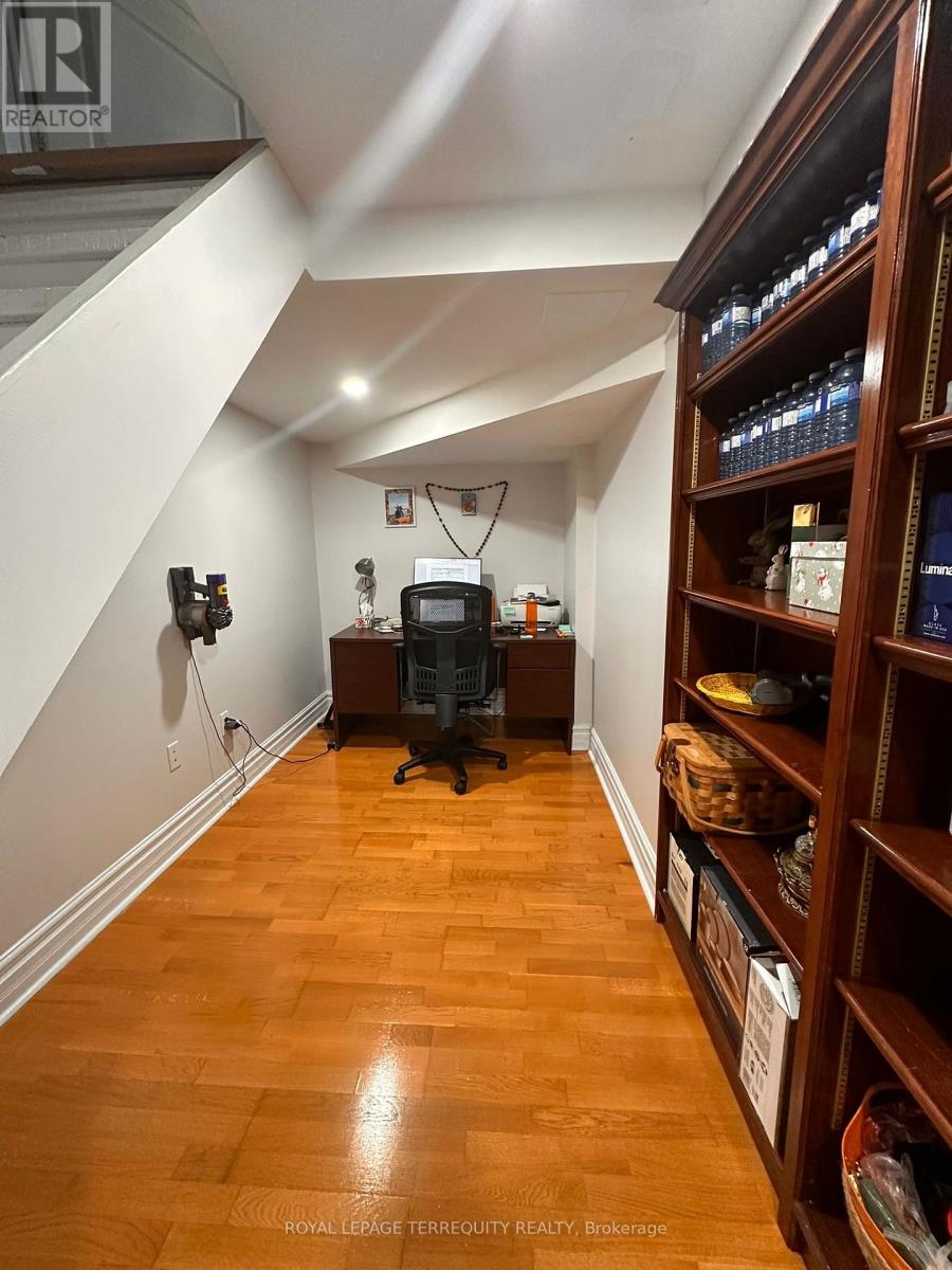 3836 Ridgepoint Way, Mississauga, Ontario  L5N 7T7 - Photo 15 - W12437761