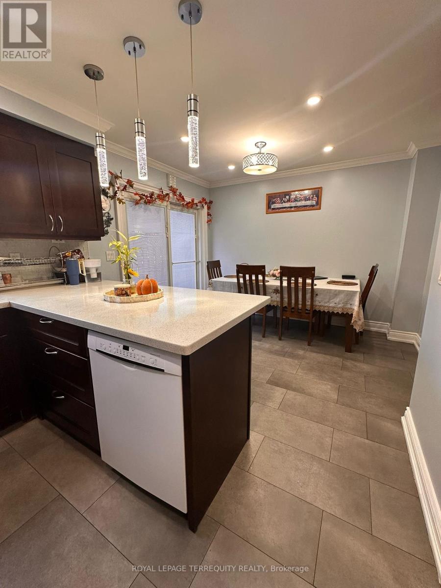 3836 Ridgepoint Way, Mississauga, Ontario  L5N 7T7 - Photo 16 - W12437761