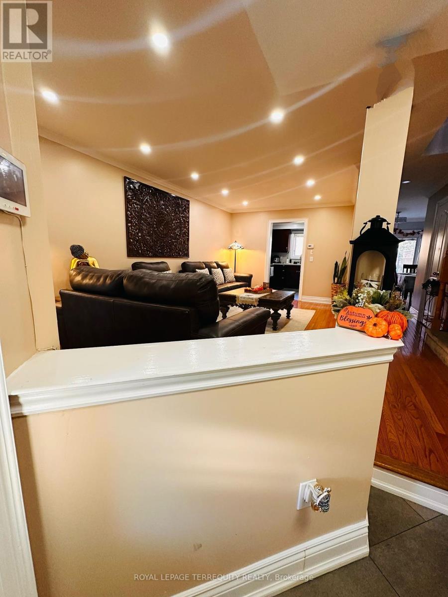 3836 Ridgepoint Way, Mississauga, Ontario  L5N 7T7 - Photo 17 - W12437761