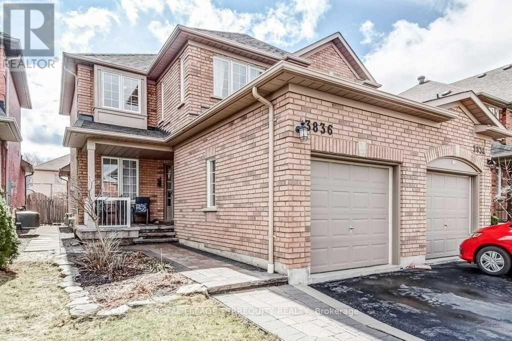 3836 Ridgepoint Way, Mississauga, Ontario  L5N 7T7 - Photo 2 - W12437761