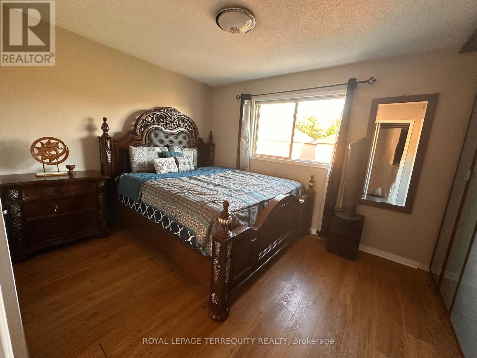 3836 Ridgepoint Way, Mississauga, Ontario  L5N 7T7 - Photo 3 - W12437761