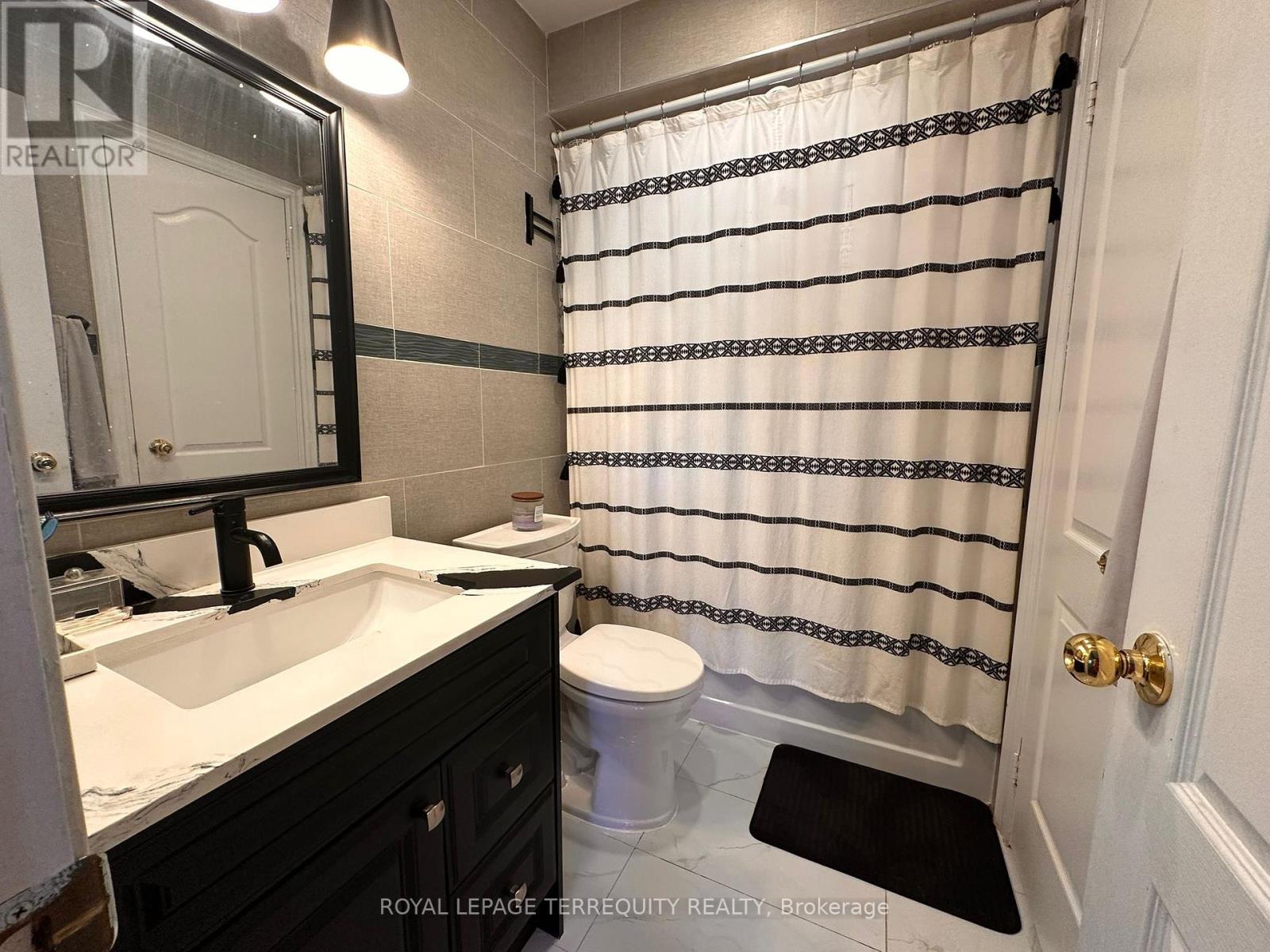 3836 Ridgepoint Way, Mississauga, Ontario  L5N 7T7 - Photo 4 - W12437761