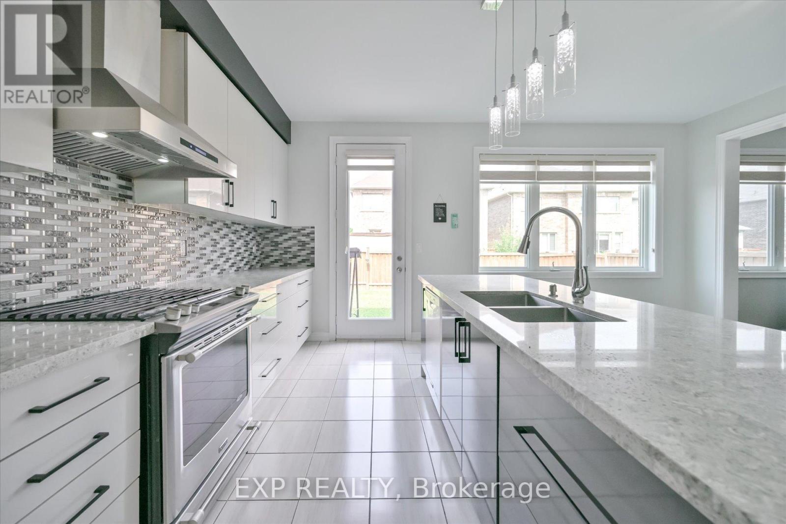 83 Parity Road, Brampton, Ontario  L6X 5N1 - Photo 10 - W12437763