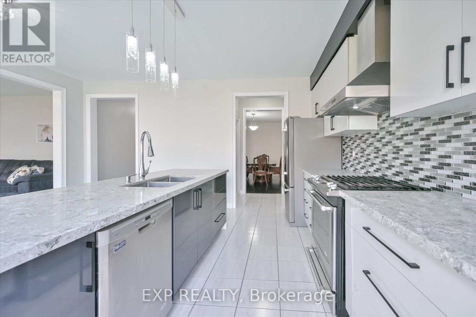 83 Parity Road, Brampton, Ontario  L6X 5N1 - Photo 11 - W12437763