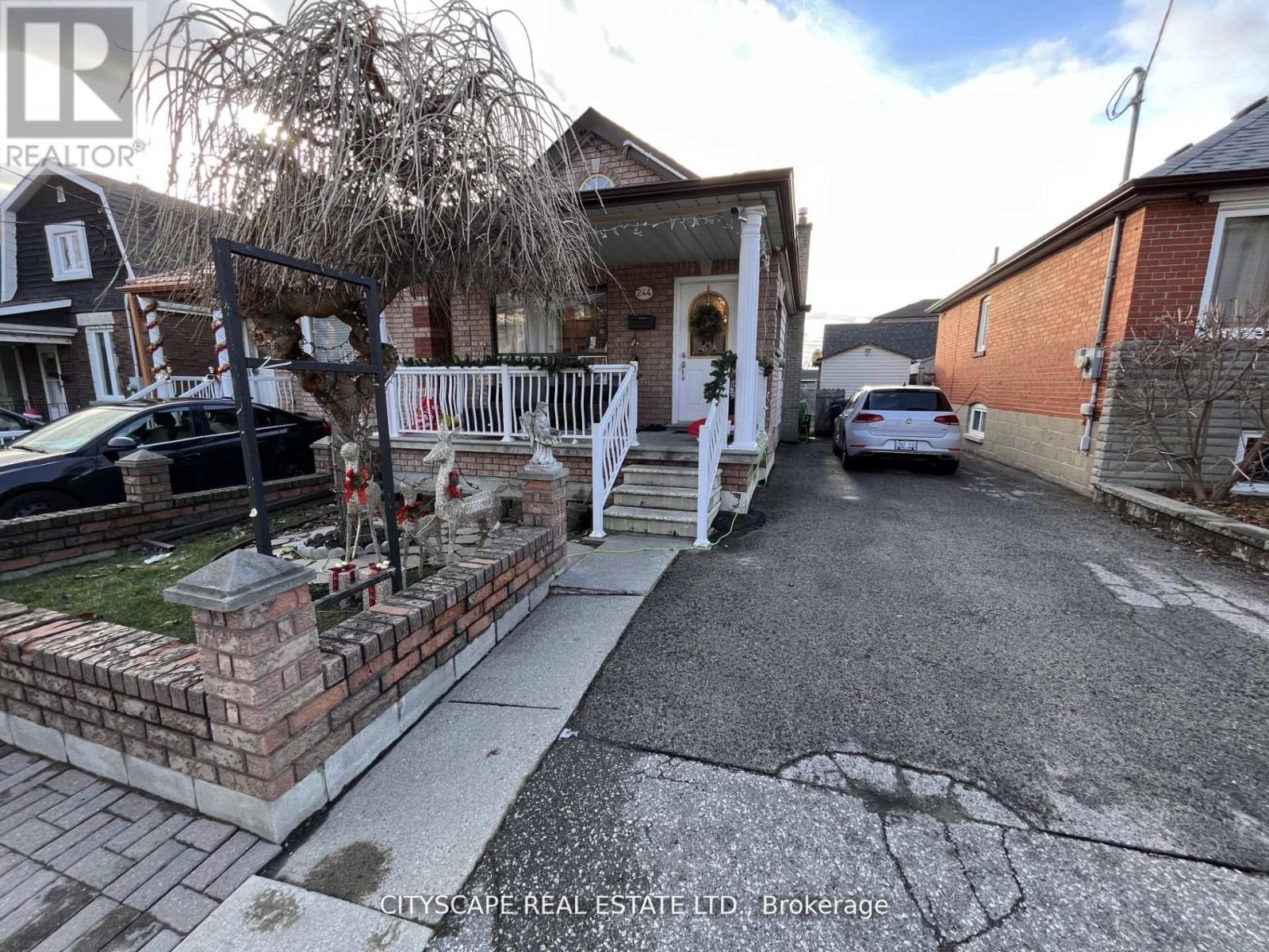 244 ROSETHORN AVENUE, Toronto, Ontario