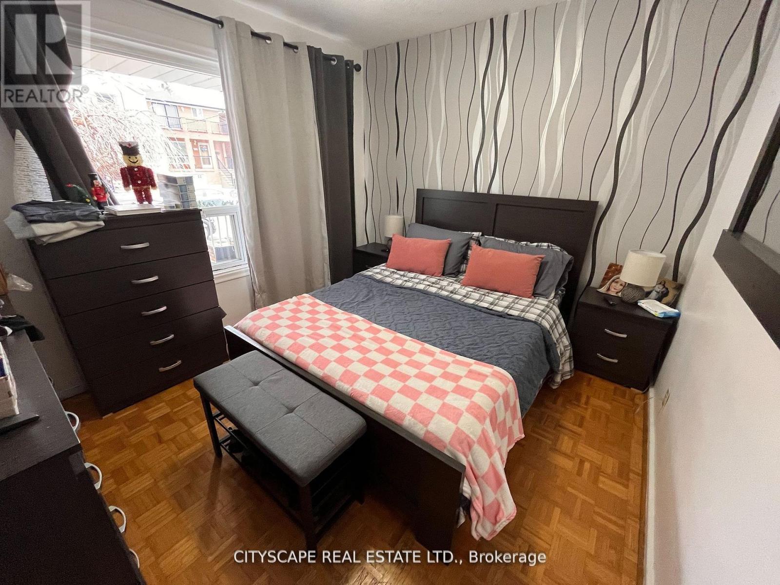 244 Rosethorn Avenue, Toronto, Ontario  M6M 3L1 - Photo 12 - W12437769