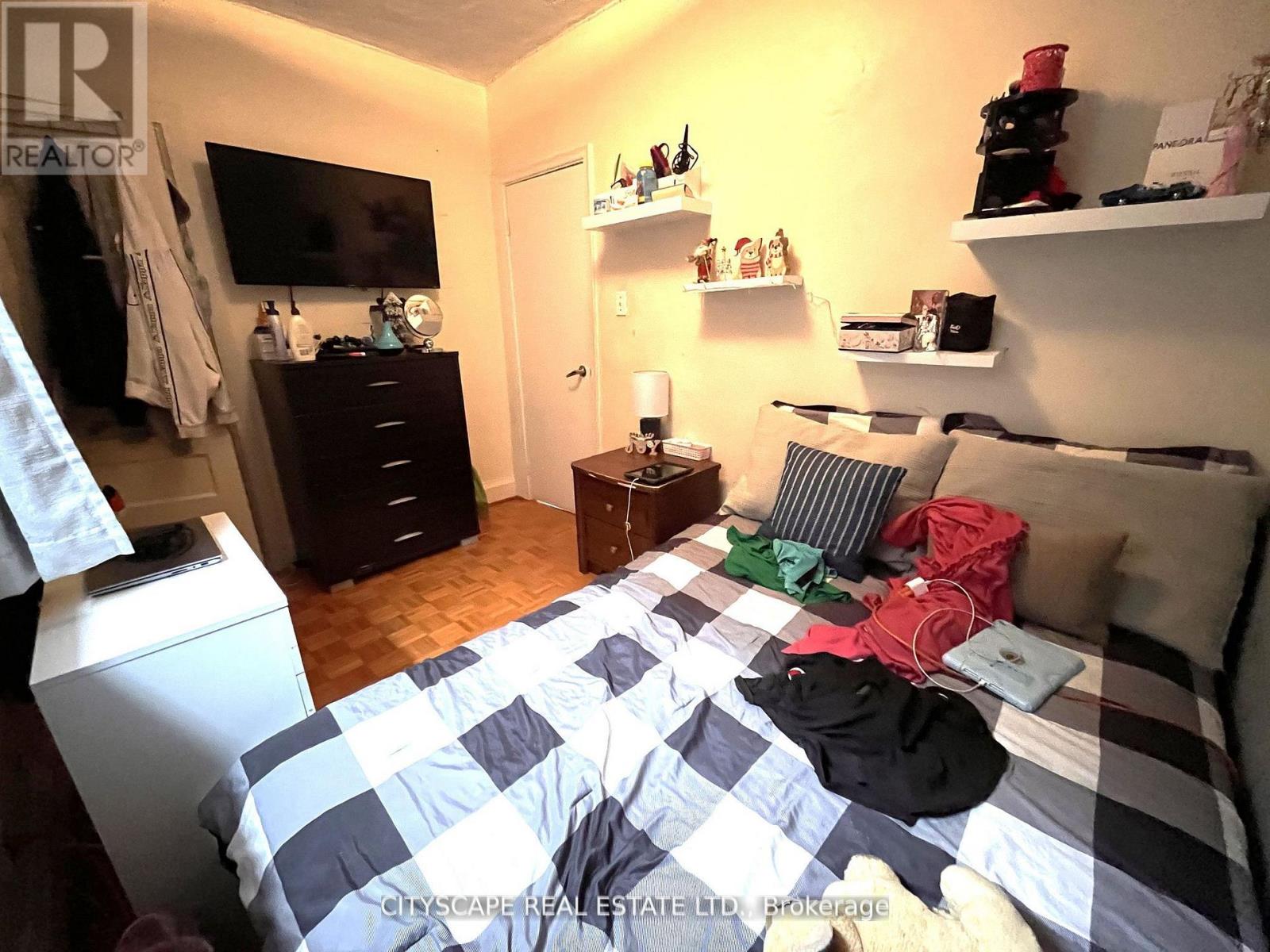 244 Rosethorn Avenue, Toronto, Ontario  M6M 3L1 - Photo 15 - W12437769