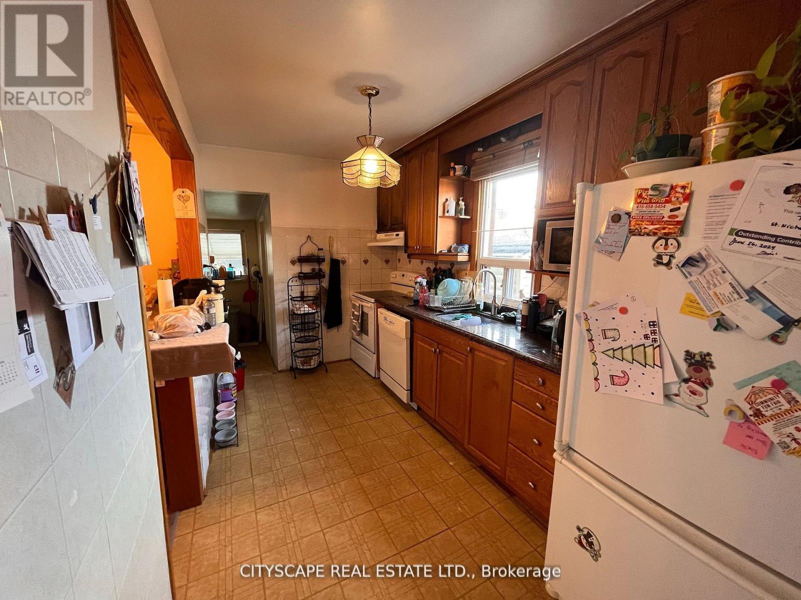 244 Rosethorn Avenue, Toronto, Ontario  M6M 3L1 - Photo 19 - W12437769