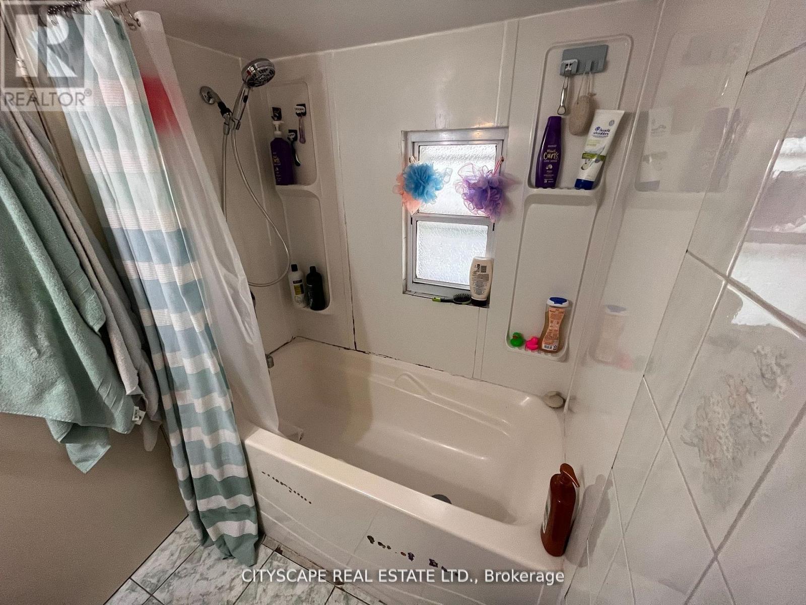 244 Rosethorn Avenue, Toronto, Ontario  M6M 3L1 - Photo 22 - W12437769
