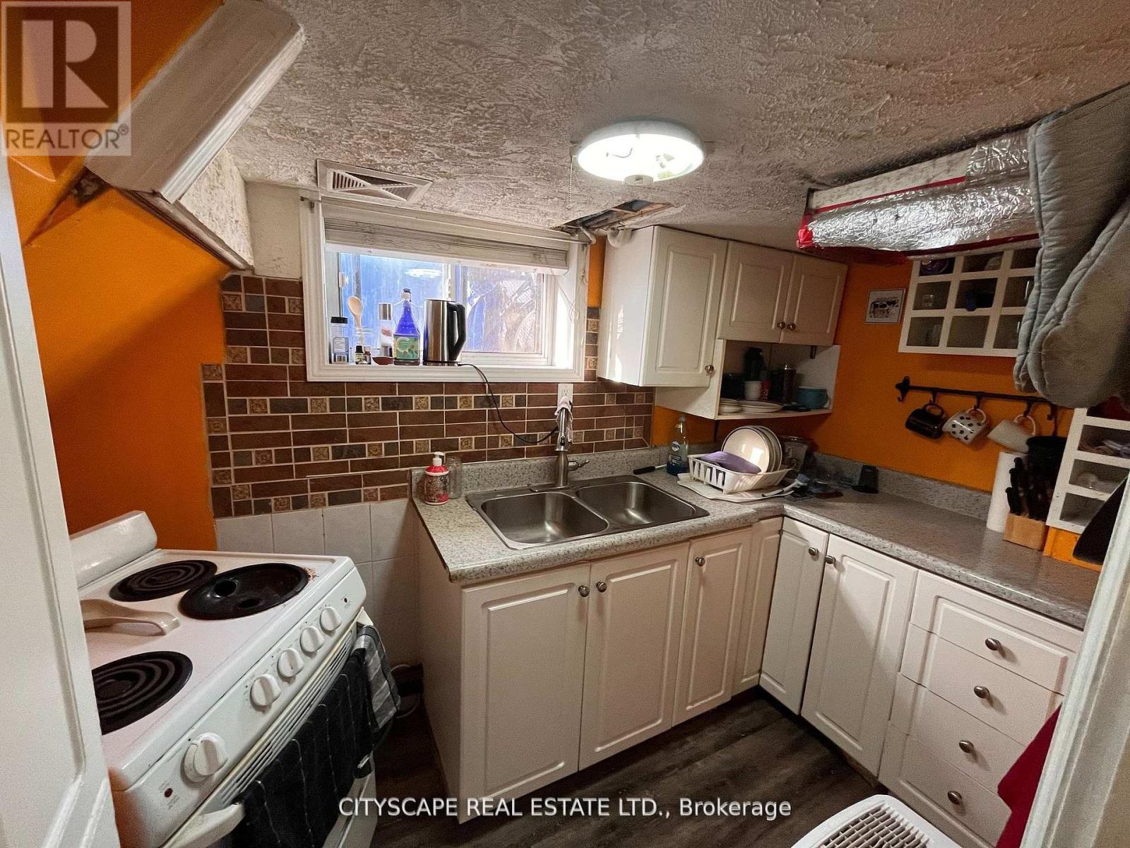 244 Rosethorn Avenue, Toronto, Ontario  M6M 3L1 - Photo 23 - W12437769