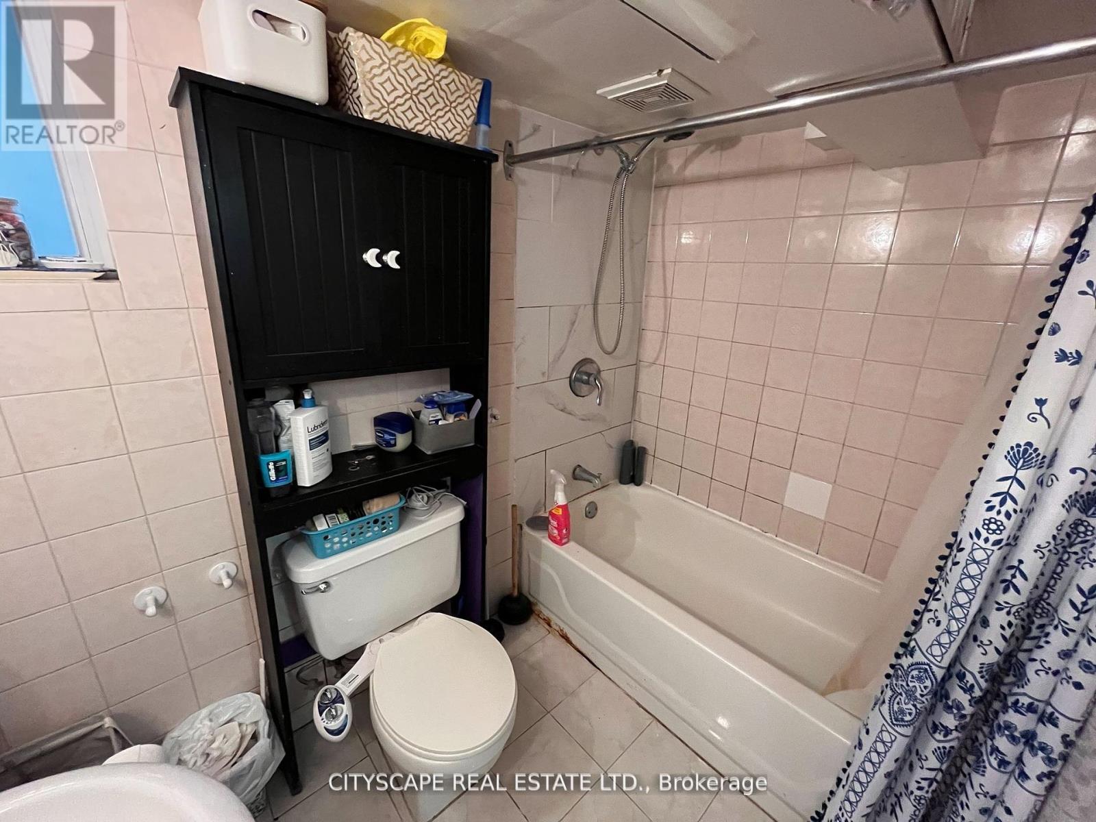 244 Rosethorn Avenue, Toronto, Ontario  M6M 3L1 - Photo 25 - W12437769