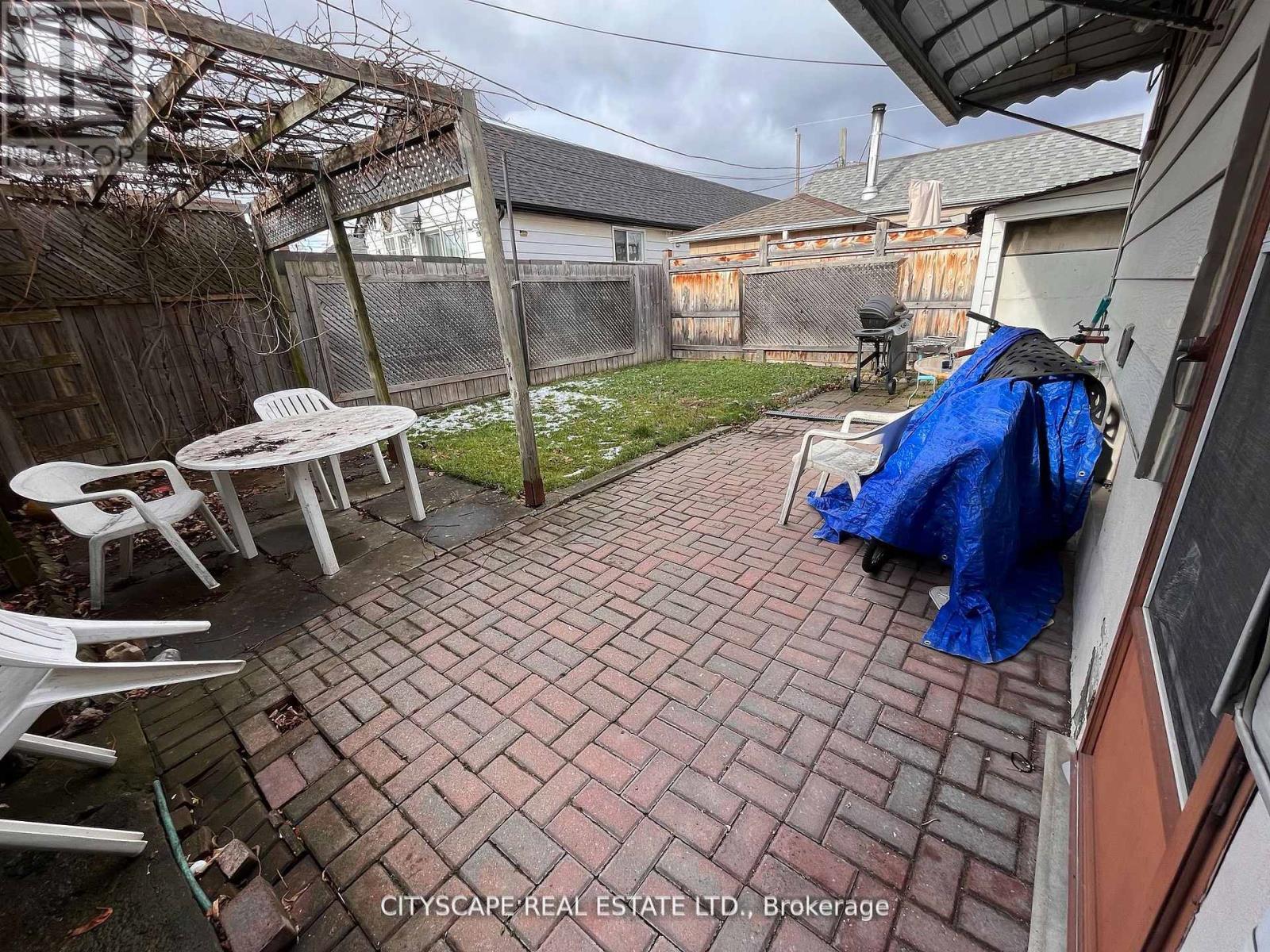 244 Rosethorn Avenue, Toronto, Ontario  M6M 3L1 - Photo 5 - W12437769